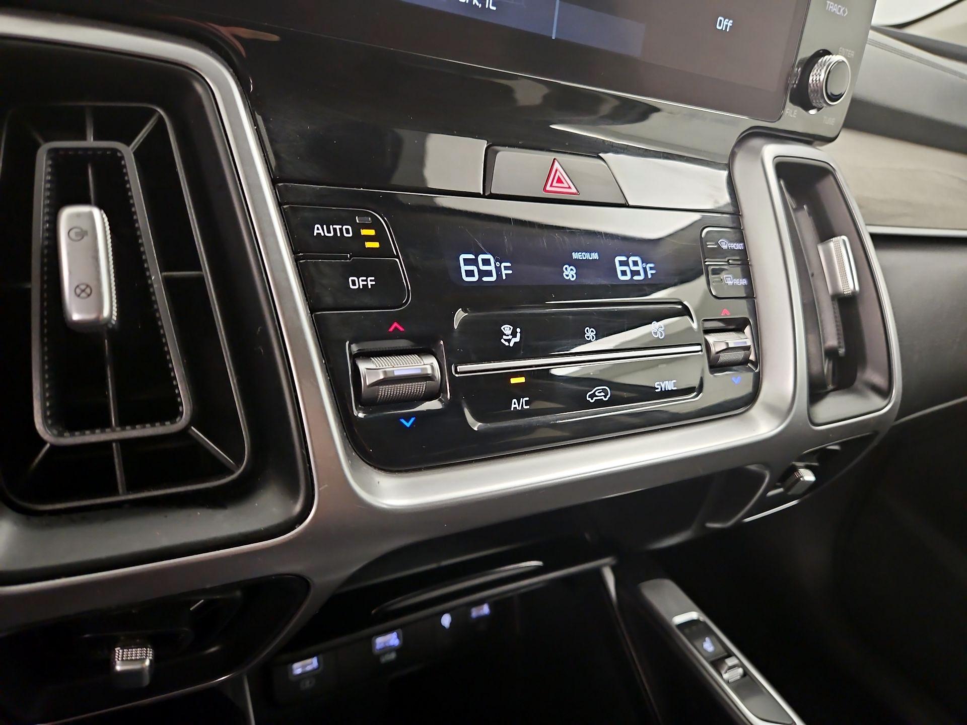 Thumbnail: 2022 Kia Sorento - 17