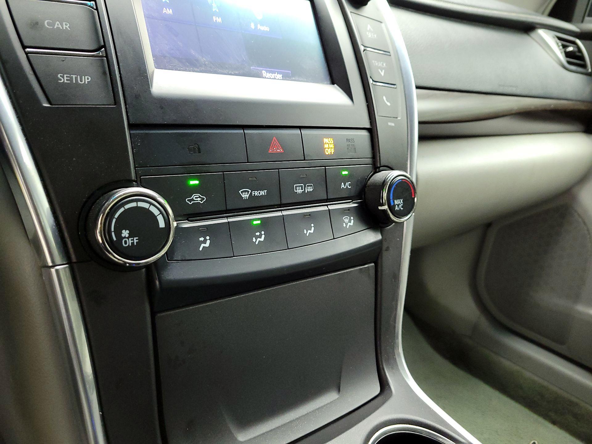 Thumbnail: 2015 Toyota Camry - 16