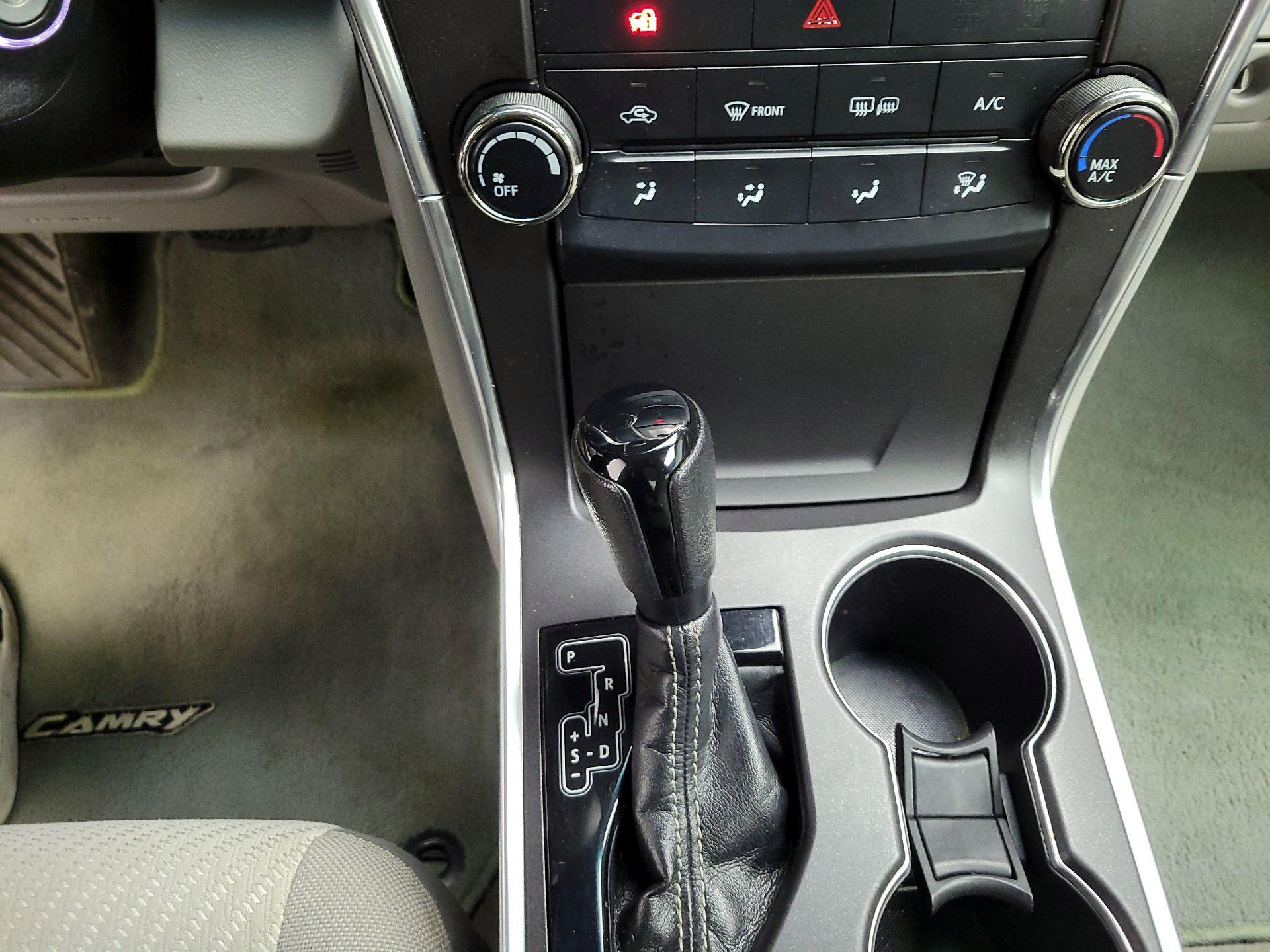 Thumbnail: 2015 Toyota Camry - 17