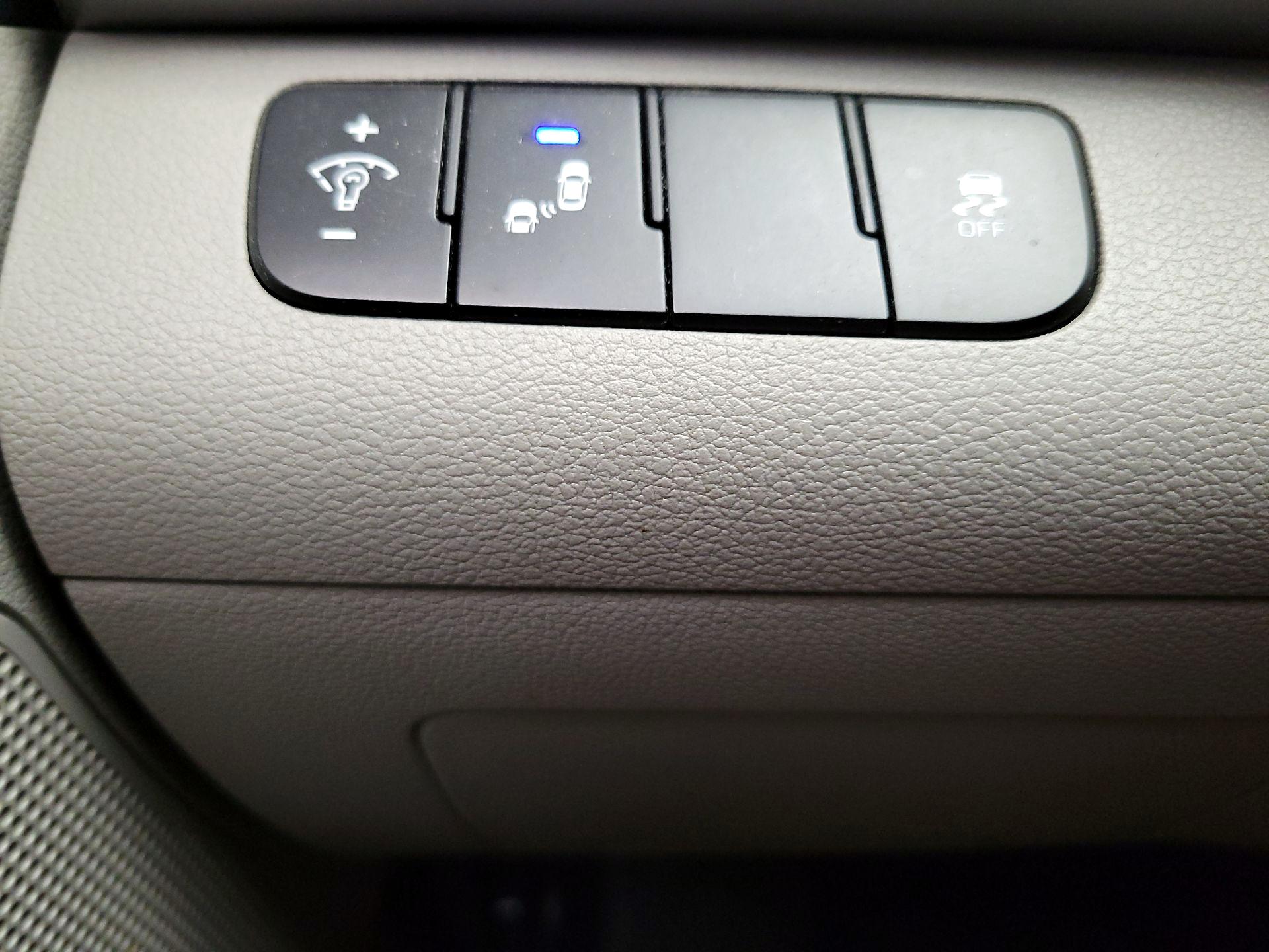 Thumbnail: 2017 Hyundai Elantra - 13