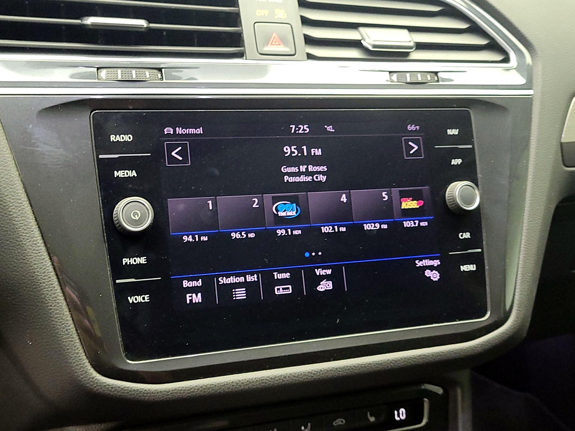 Thumbnail: 2019 Volkswagen Tiguan - 16