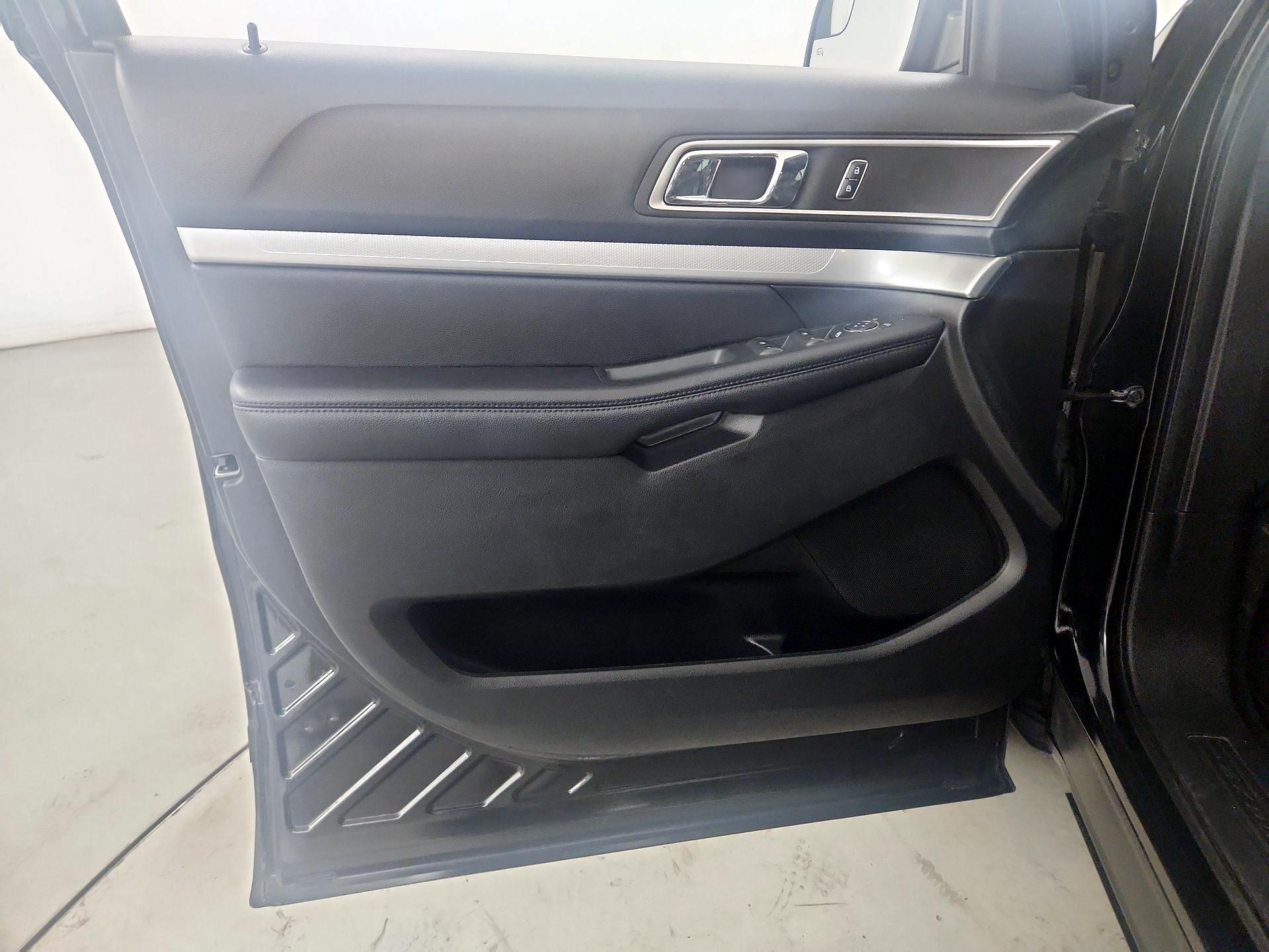 Thumbnail: 2016 Ford Explorer - 12