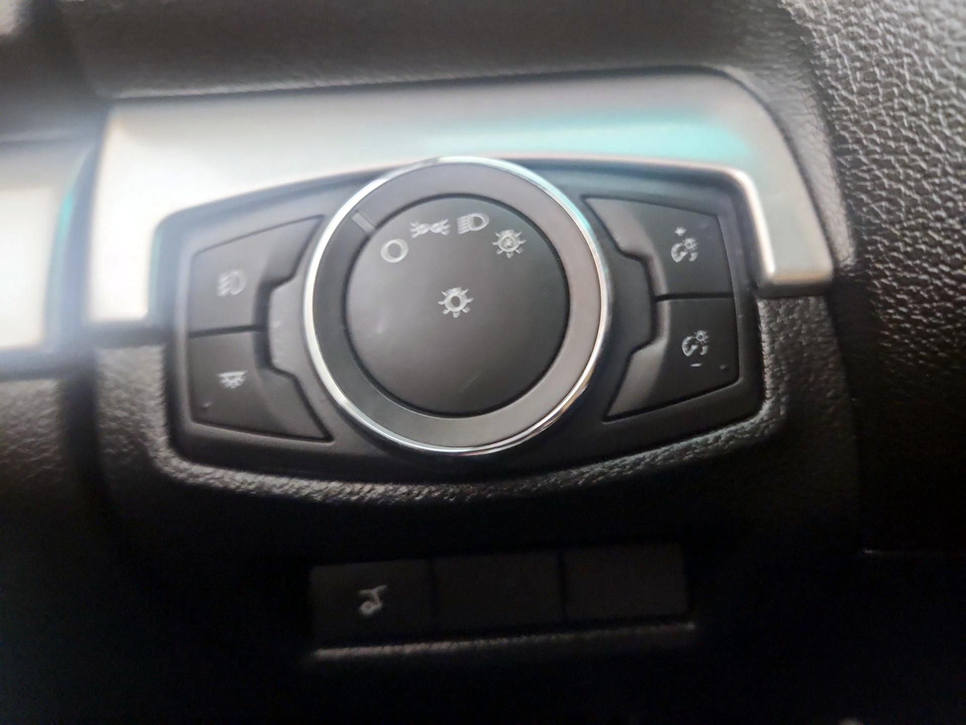 Thumbnail: 2016 Ford Explorer - 13