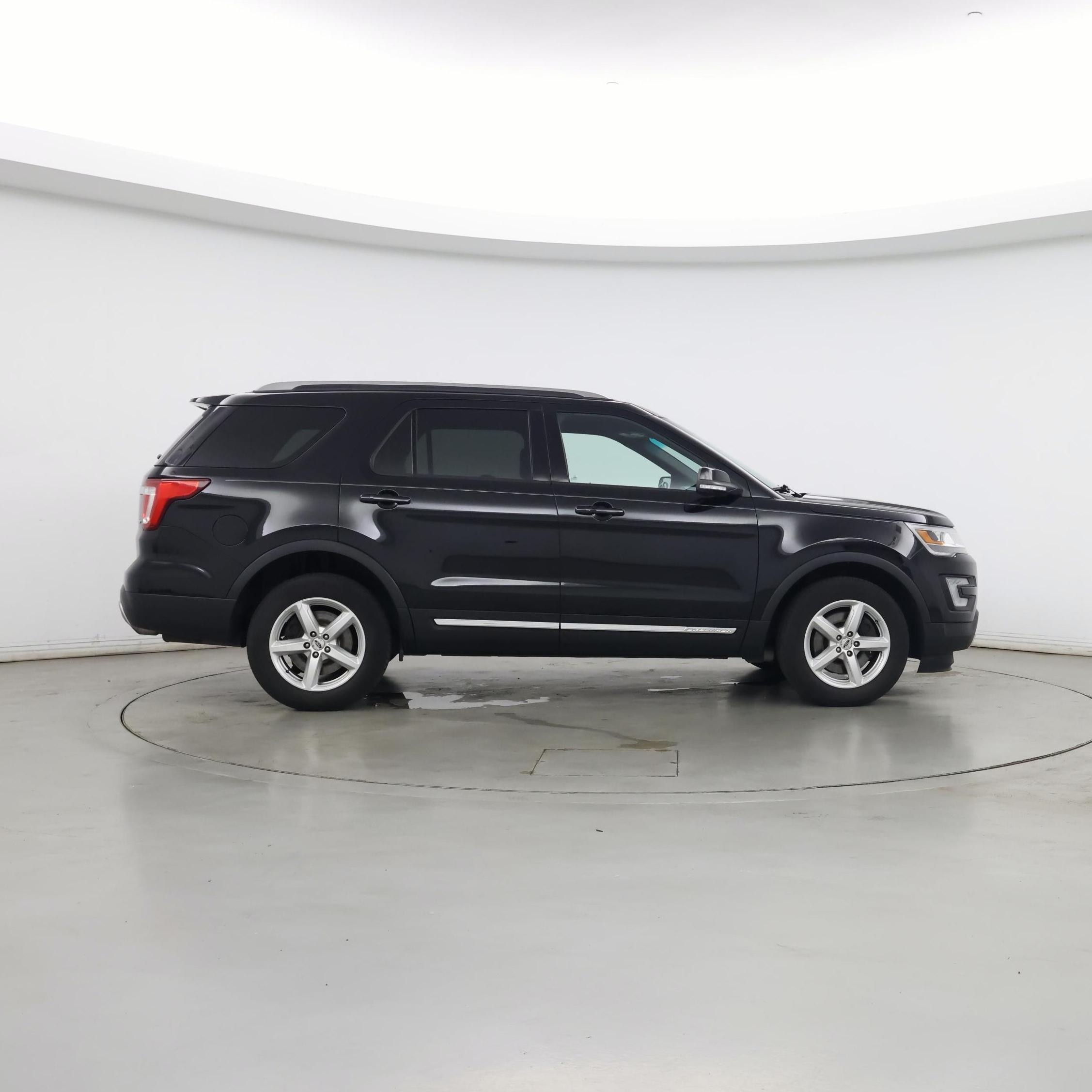 Thumbnail: 2016 Ford Explorer - 7