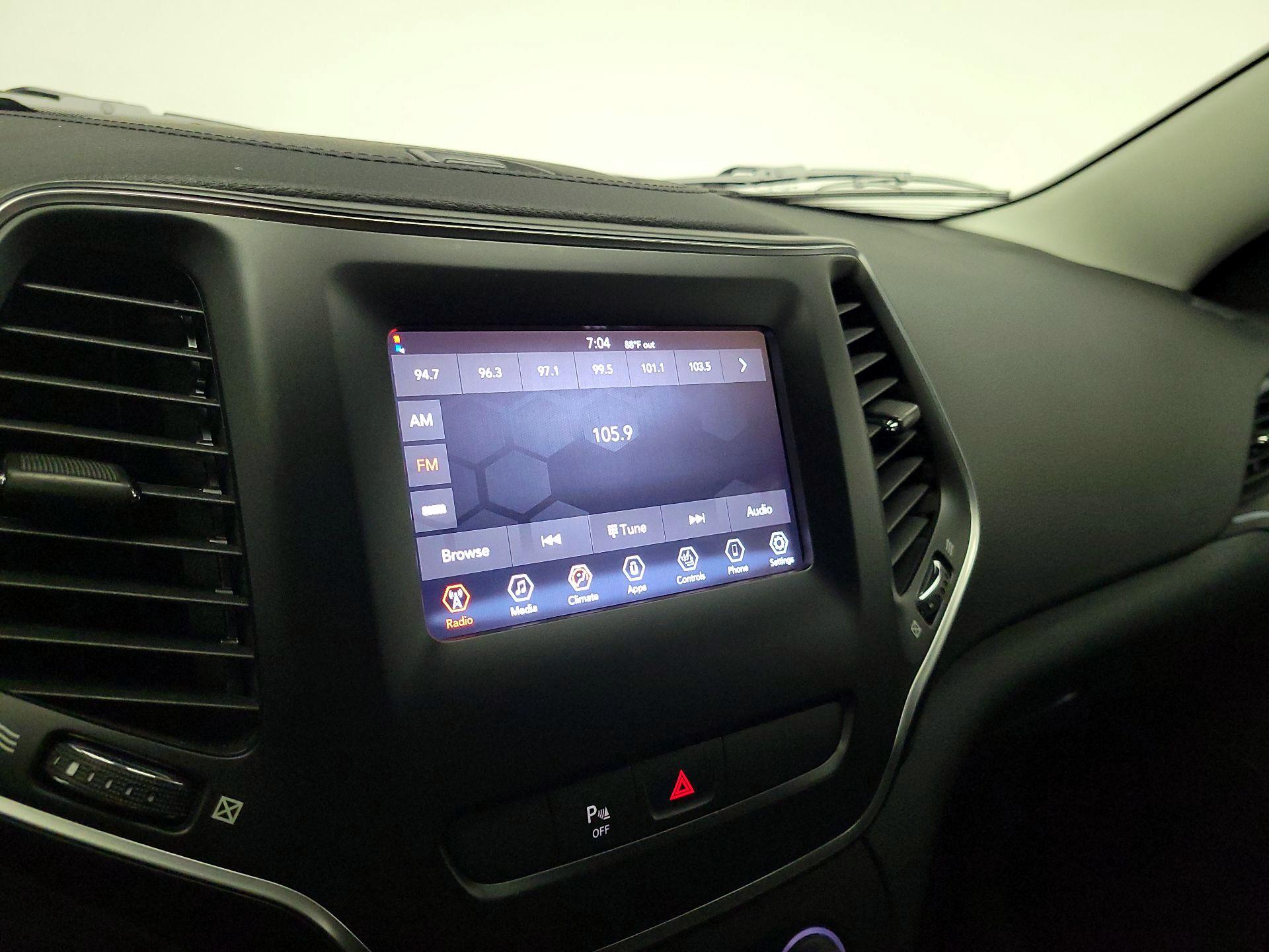 Thumbnail: 2019 Jeep Cherokee - 15