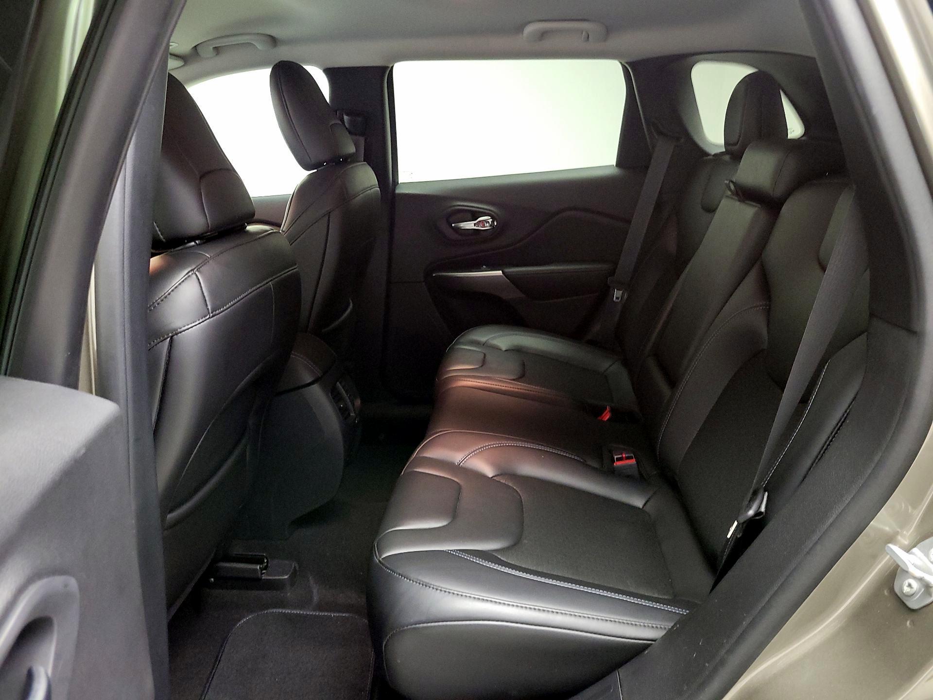 Thumbnail: 2019 Jeep Cherokee - 19