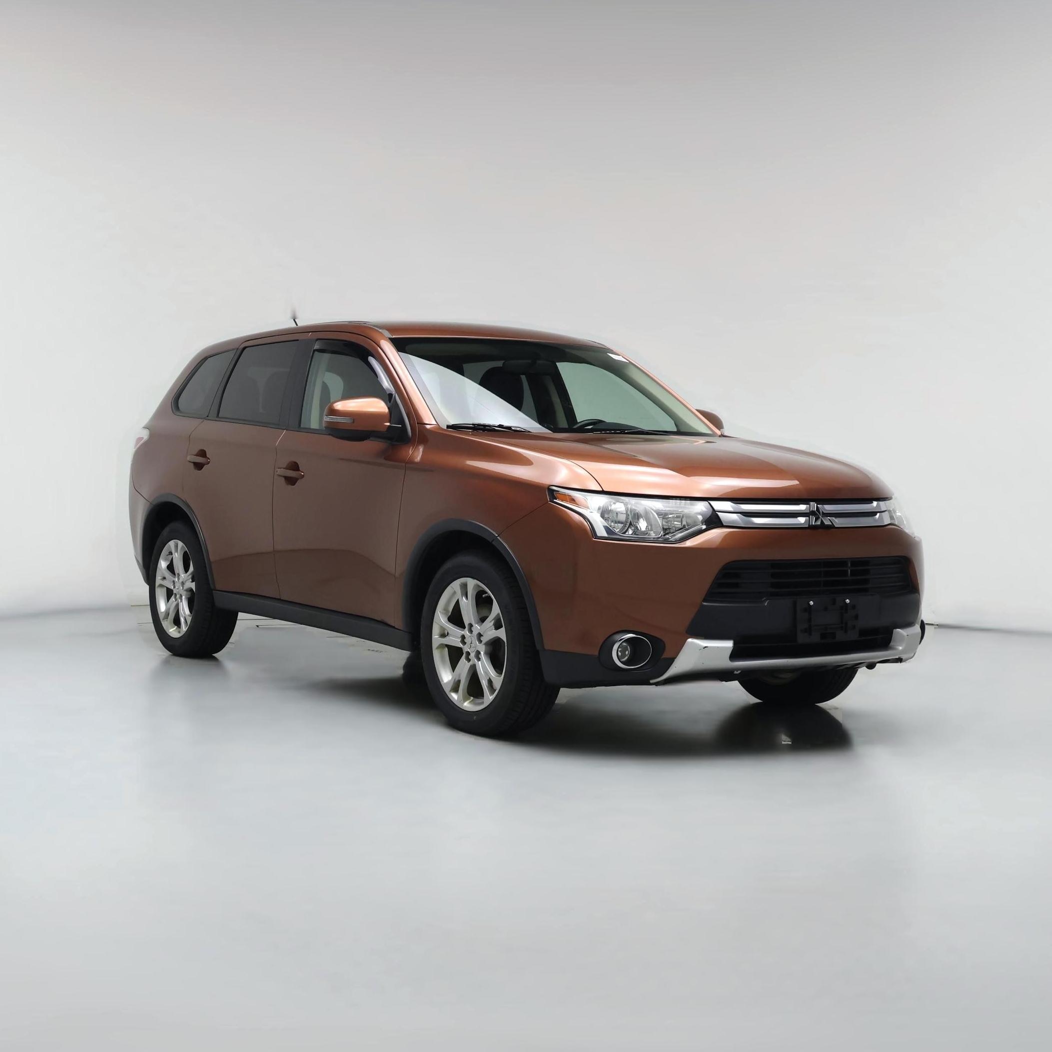 Thumbnail: 2015 Mitsubishi Outlander - 1