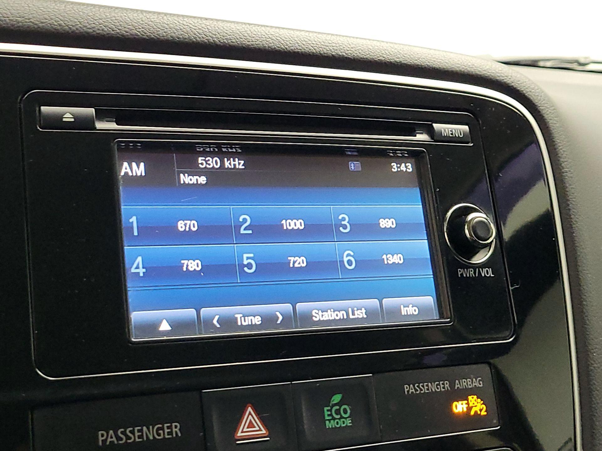 Thumbnail: 2015 Mitsubishi Outlander - 15