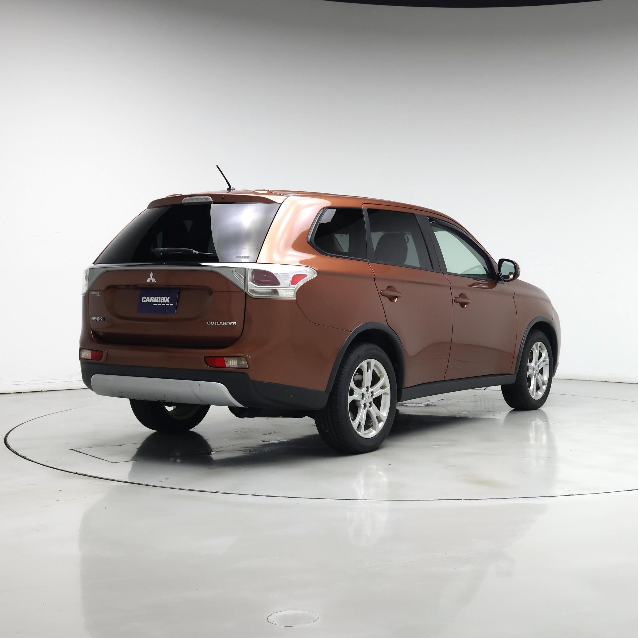 Thumbnail: 2015 Mitsubishi Outlander - 8