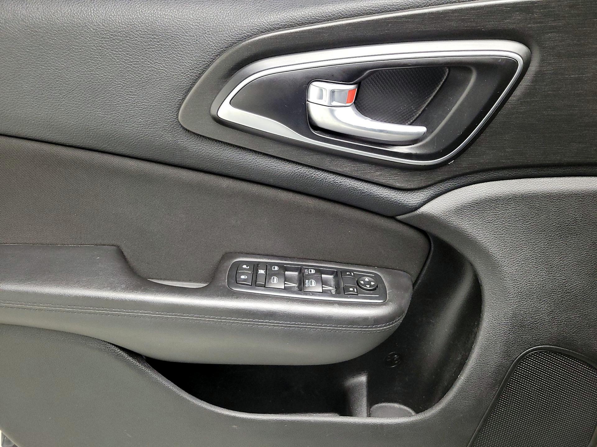 Thumbnail: 2016 Chrysler 200 - 12