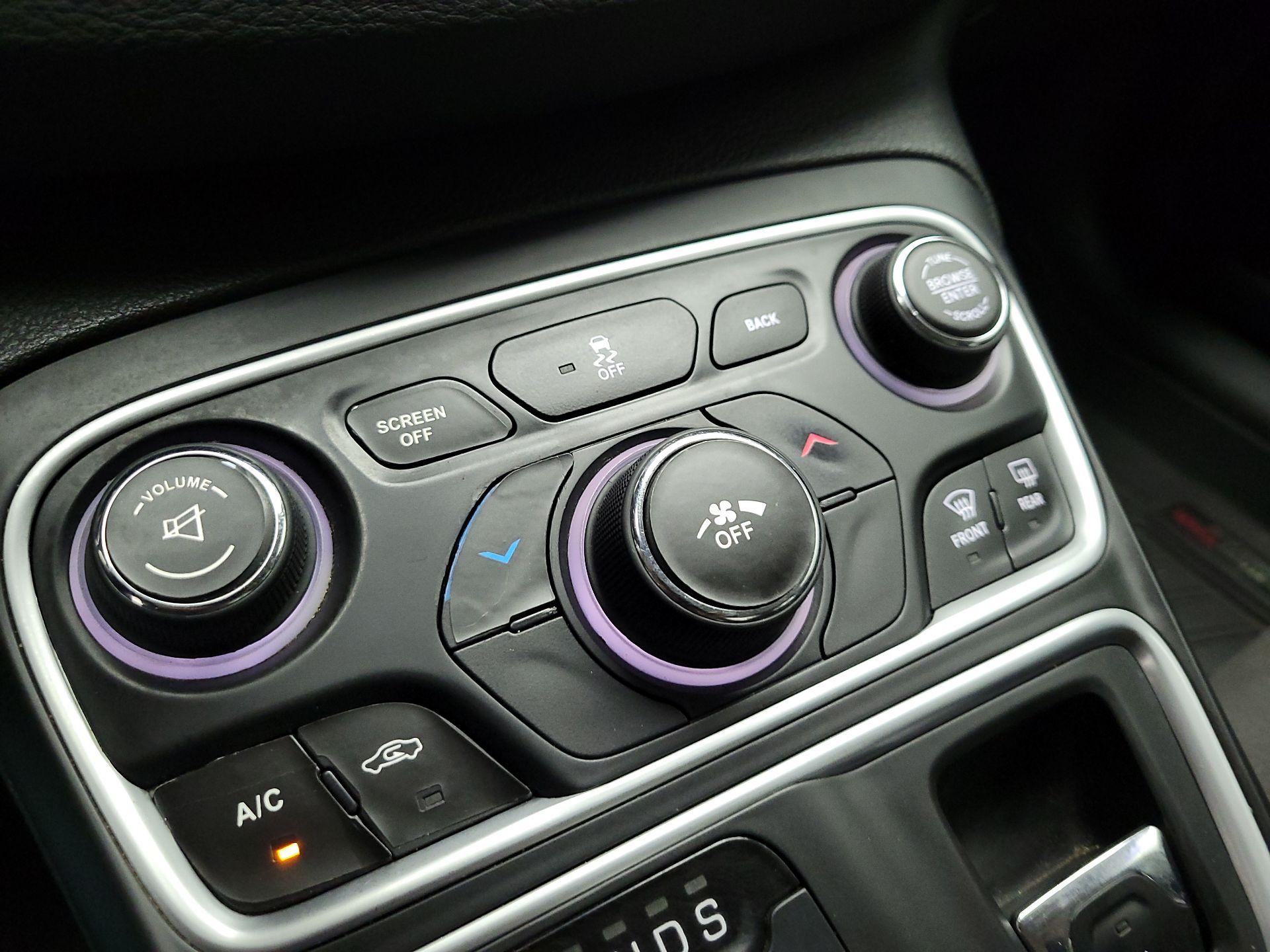 Thumbnail: 2016 Chrysler 200 - 16