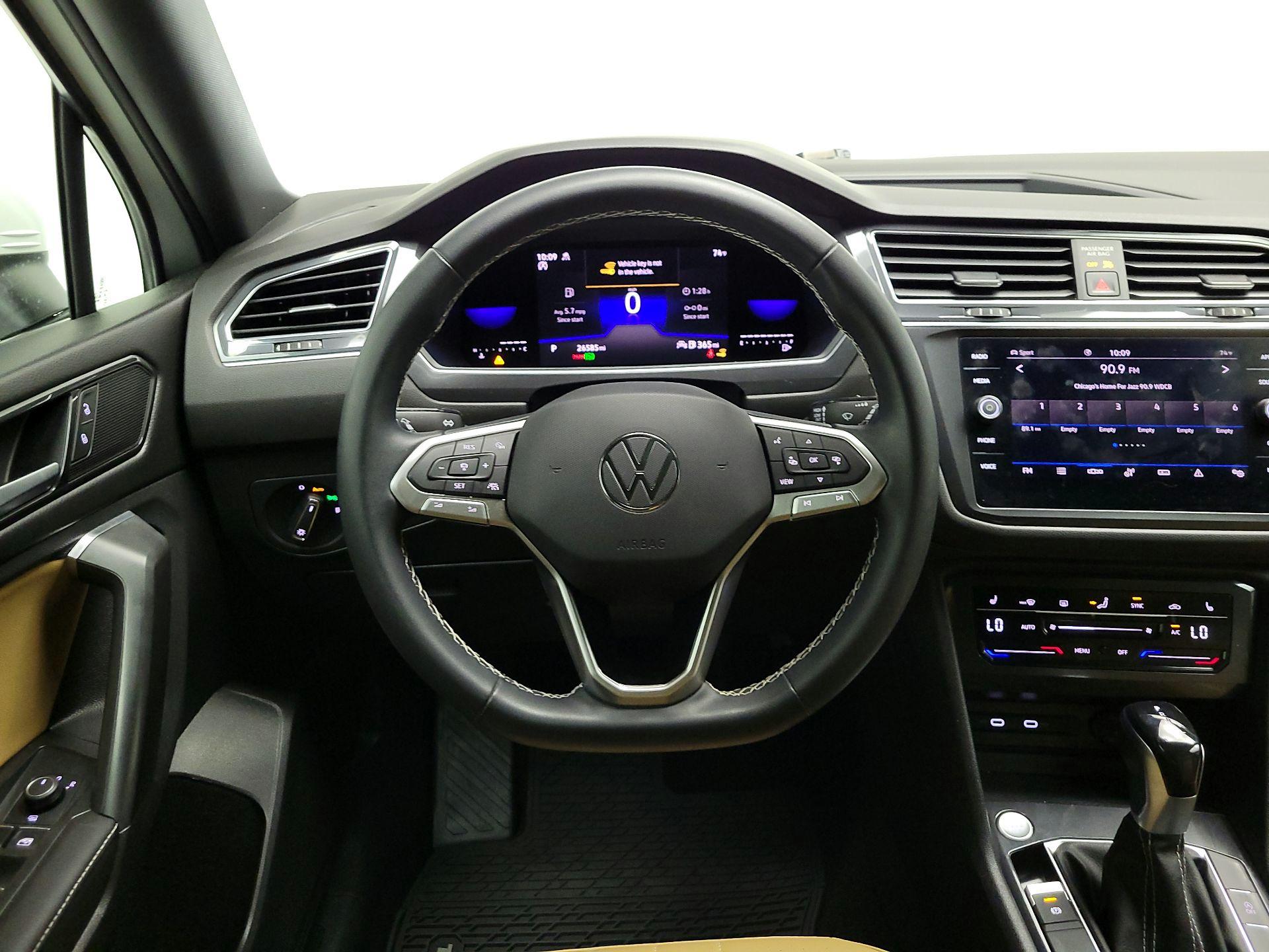Thumbnail: 2022 Volkswagen Tiguan - 10