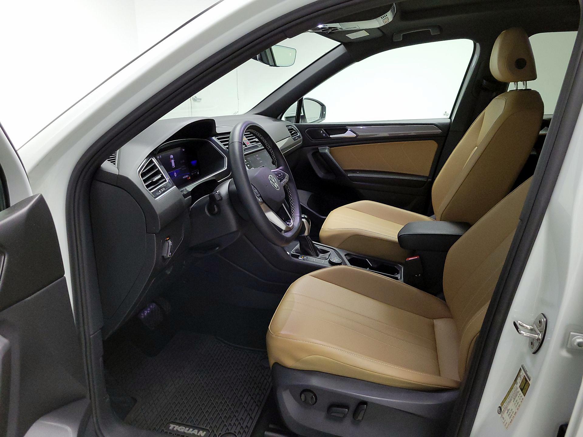Thumbnail: 2022 Volkswagen Tiguan - 11