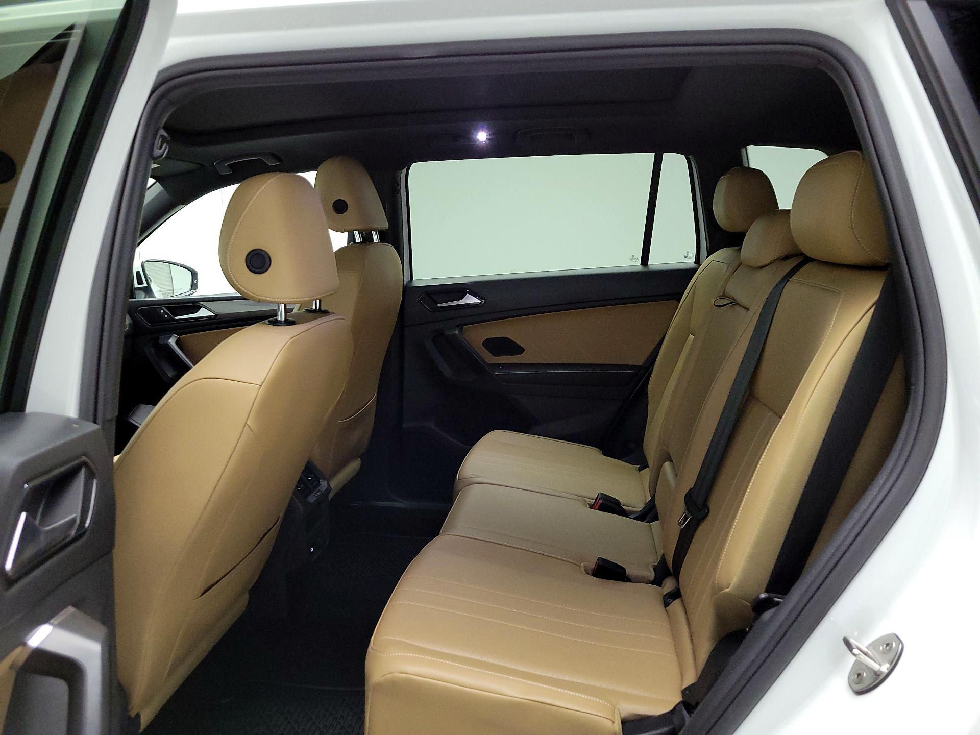 Thumbnail: 2022 Volkswagen Tiguan - 17