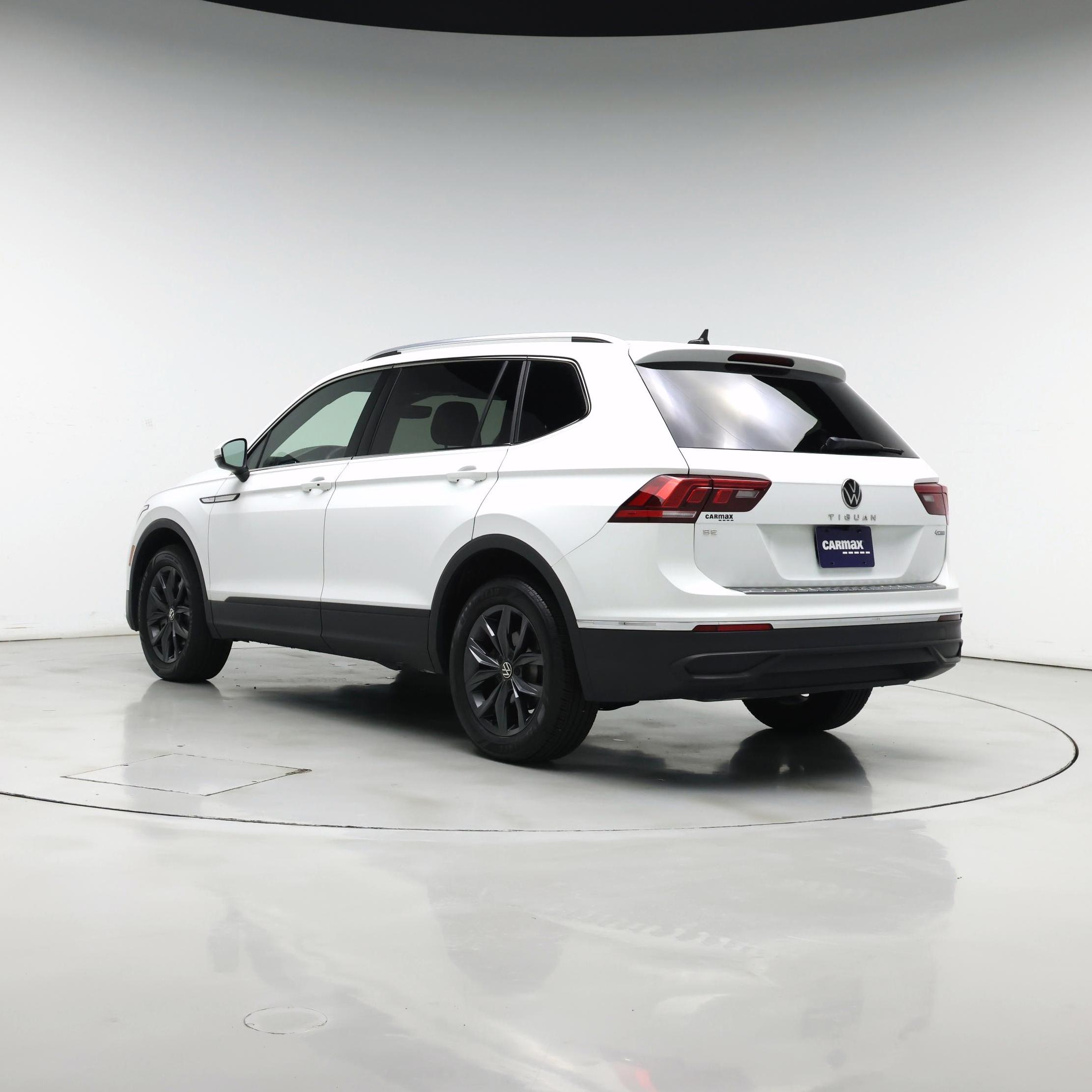 Thumbnail: 2022 Volkswagen Tiguan - 2