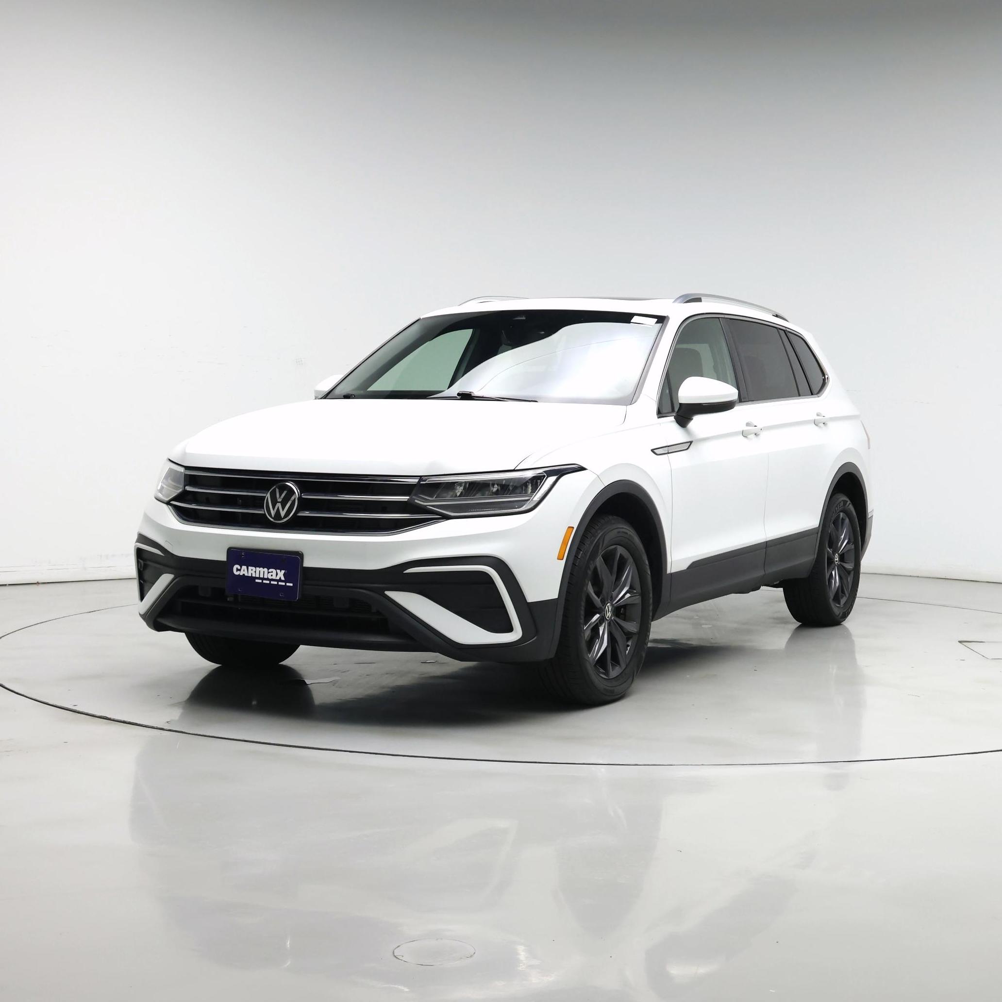 Thumbnail: 2022 Volkswagen Tiguan - 4