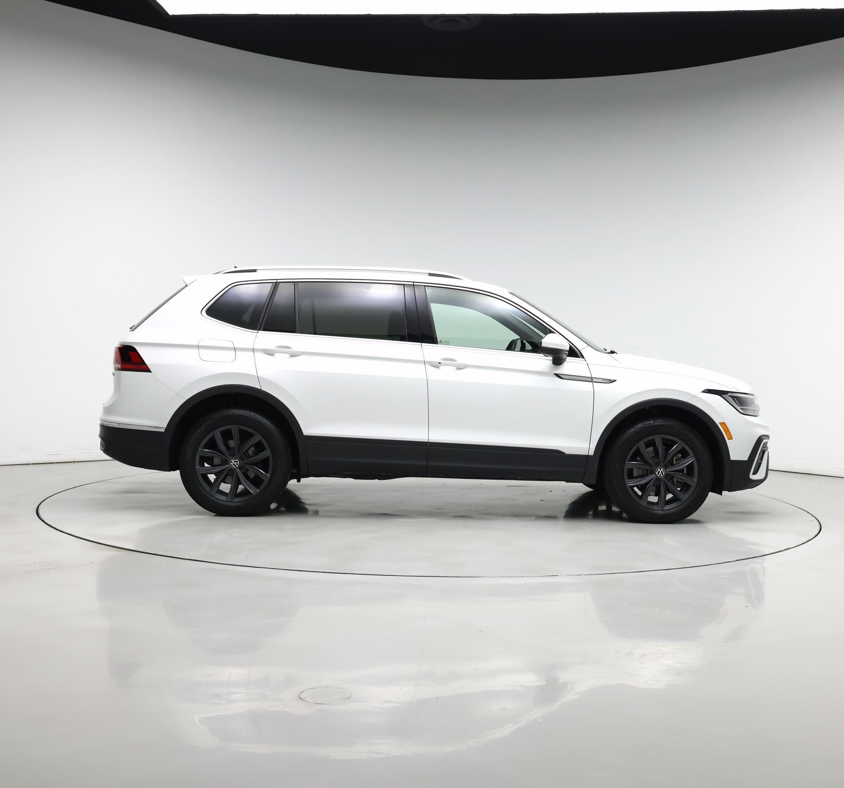 Thumbnail: 2022 Volkswagen Tiguan - 7