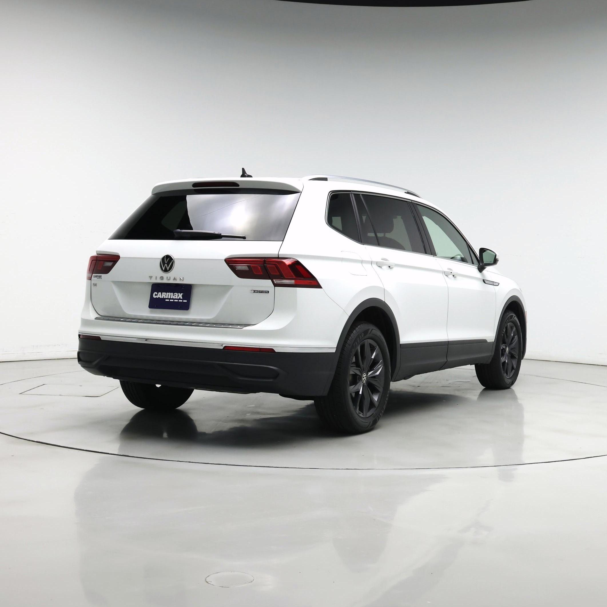 Thumbnail: 2022 Volkswagen Tiguan - 8