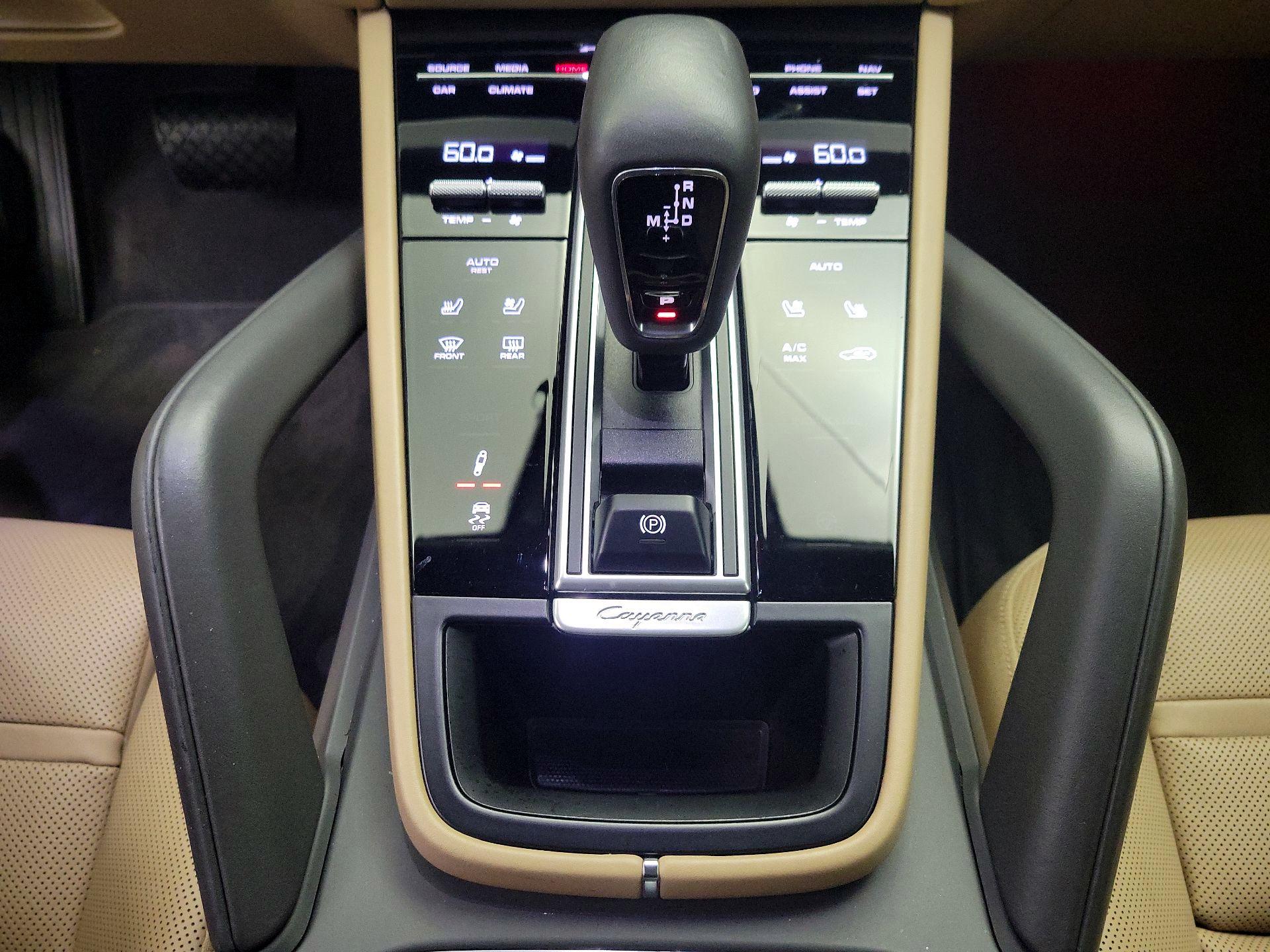 Thumbnail: 2022 Porsche Cayenne - 18