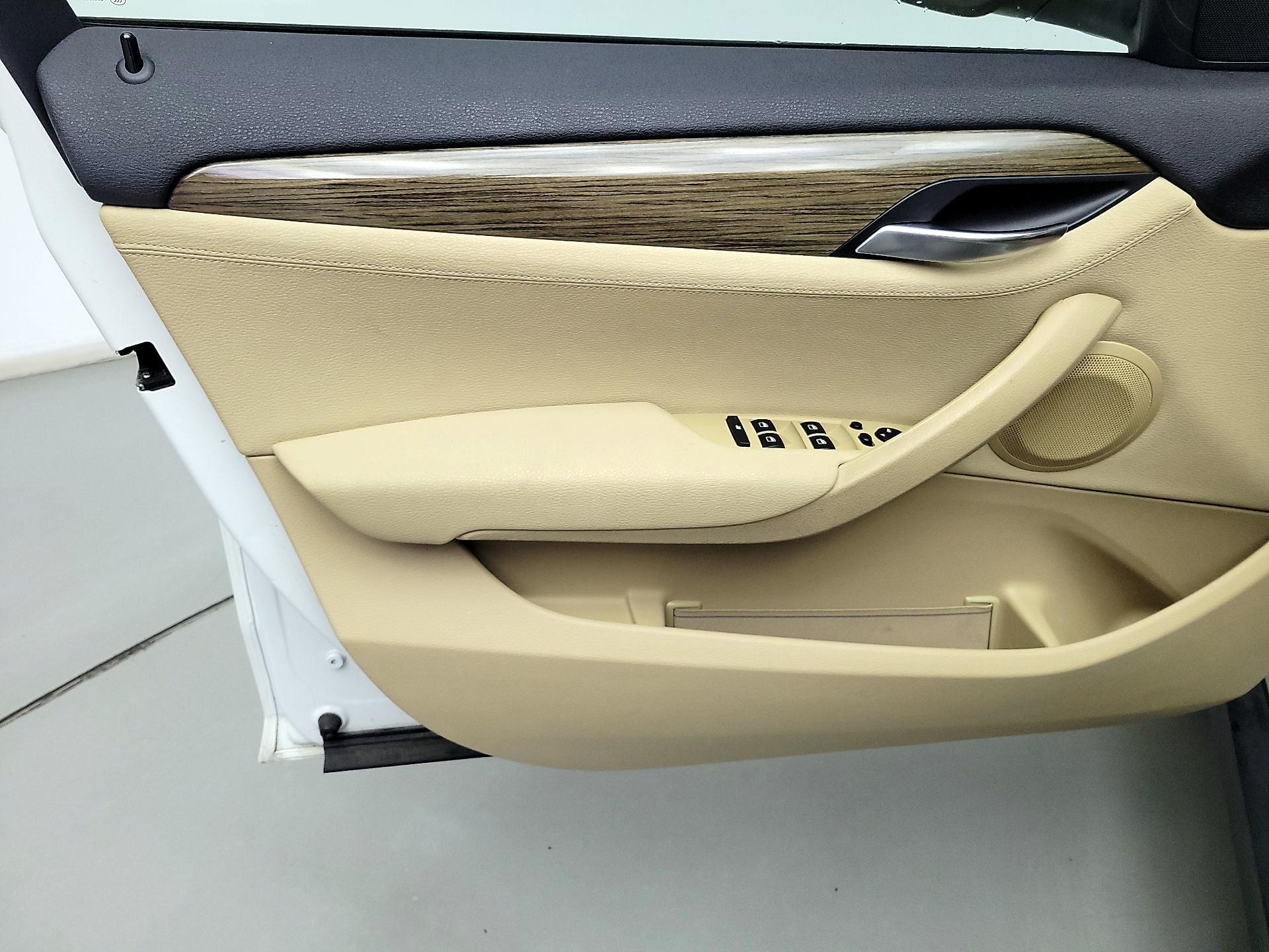 Thumbnail: 2014 BMW X1 - 12