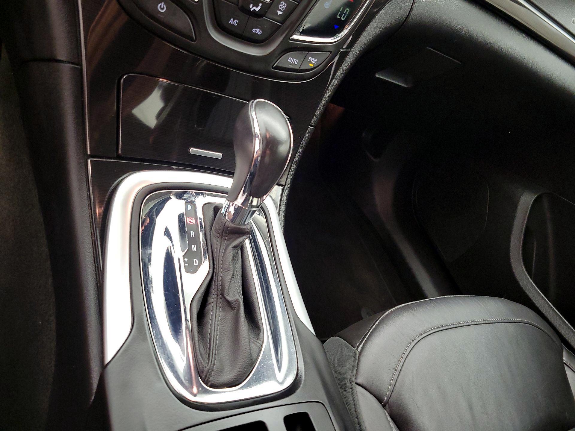 Thumbnail: 2015 Buick Regal - 16