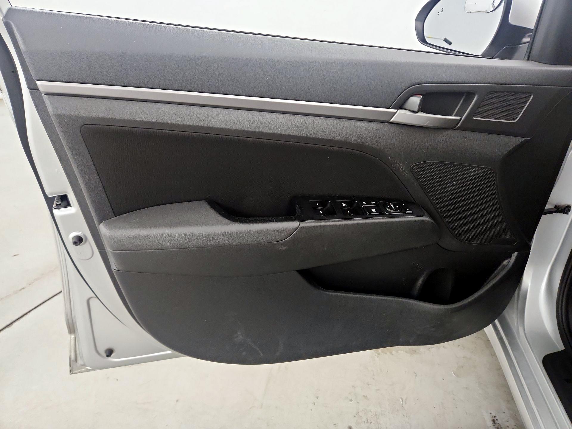 Thumbnail: 2017 Hyundai Elantra - 12