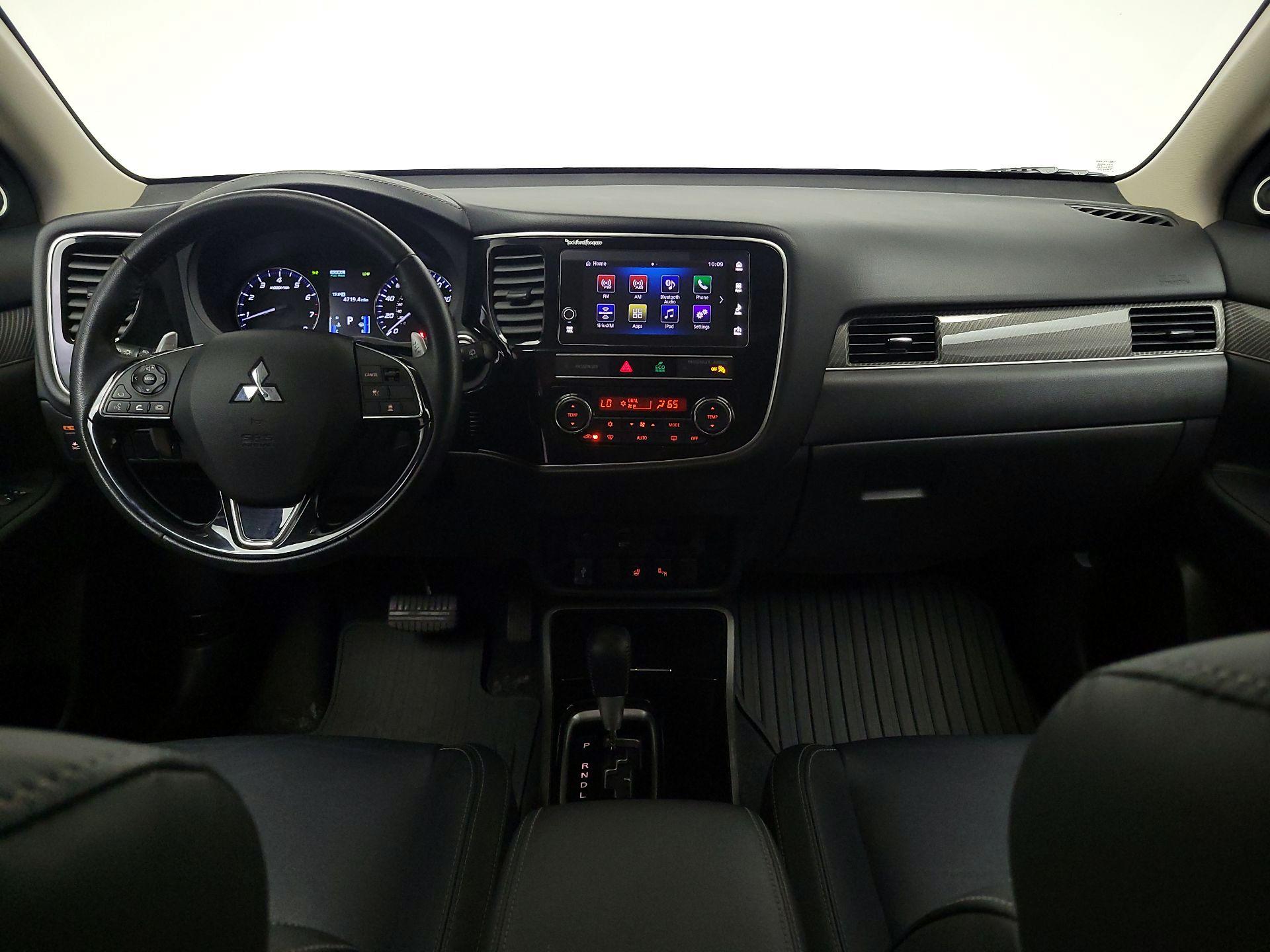 Thumbnail: 2019 Mitsubishi Outlander - 9