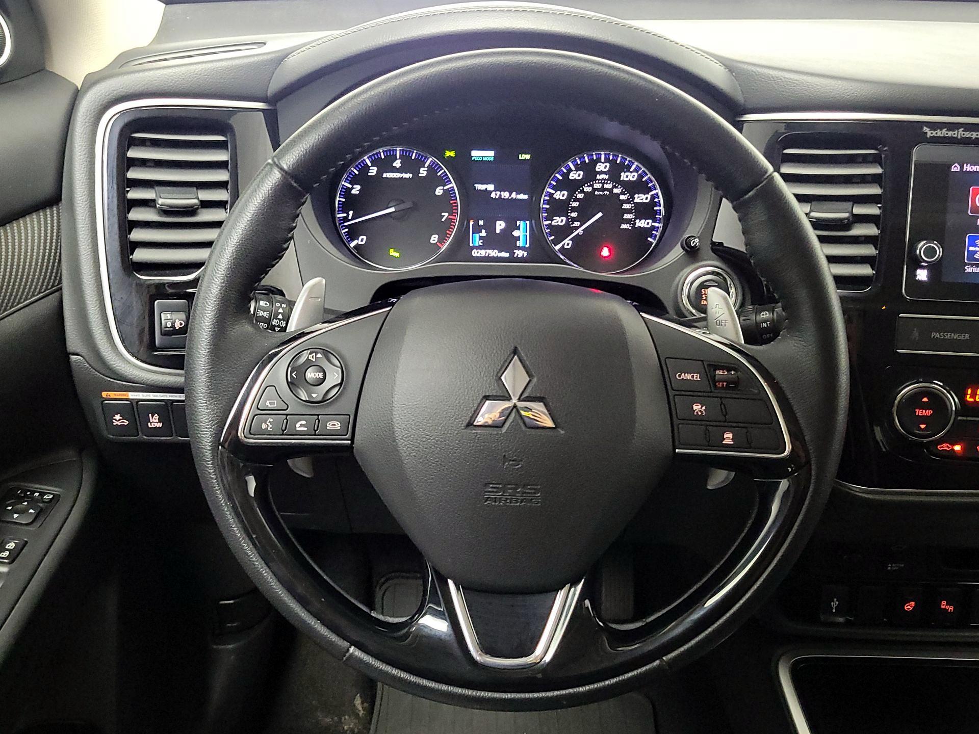 Thumbnail: 2019 Mitsubishi Outlander - 10