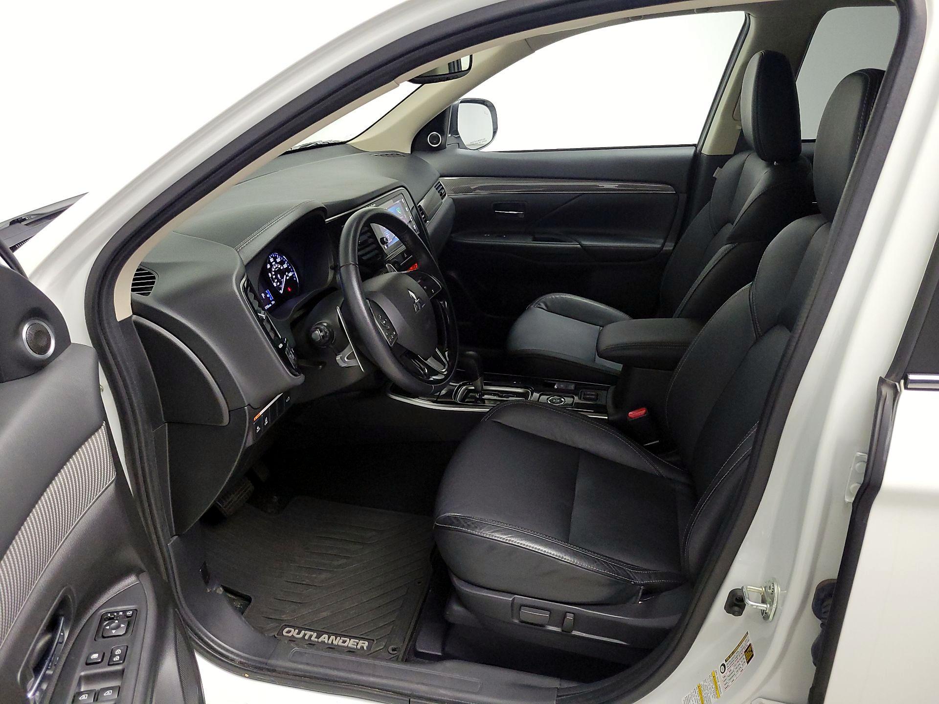 Thumbnail: 2019 Mitsubishi Outlander - 11