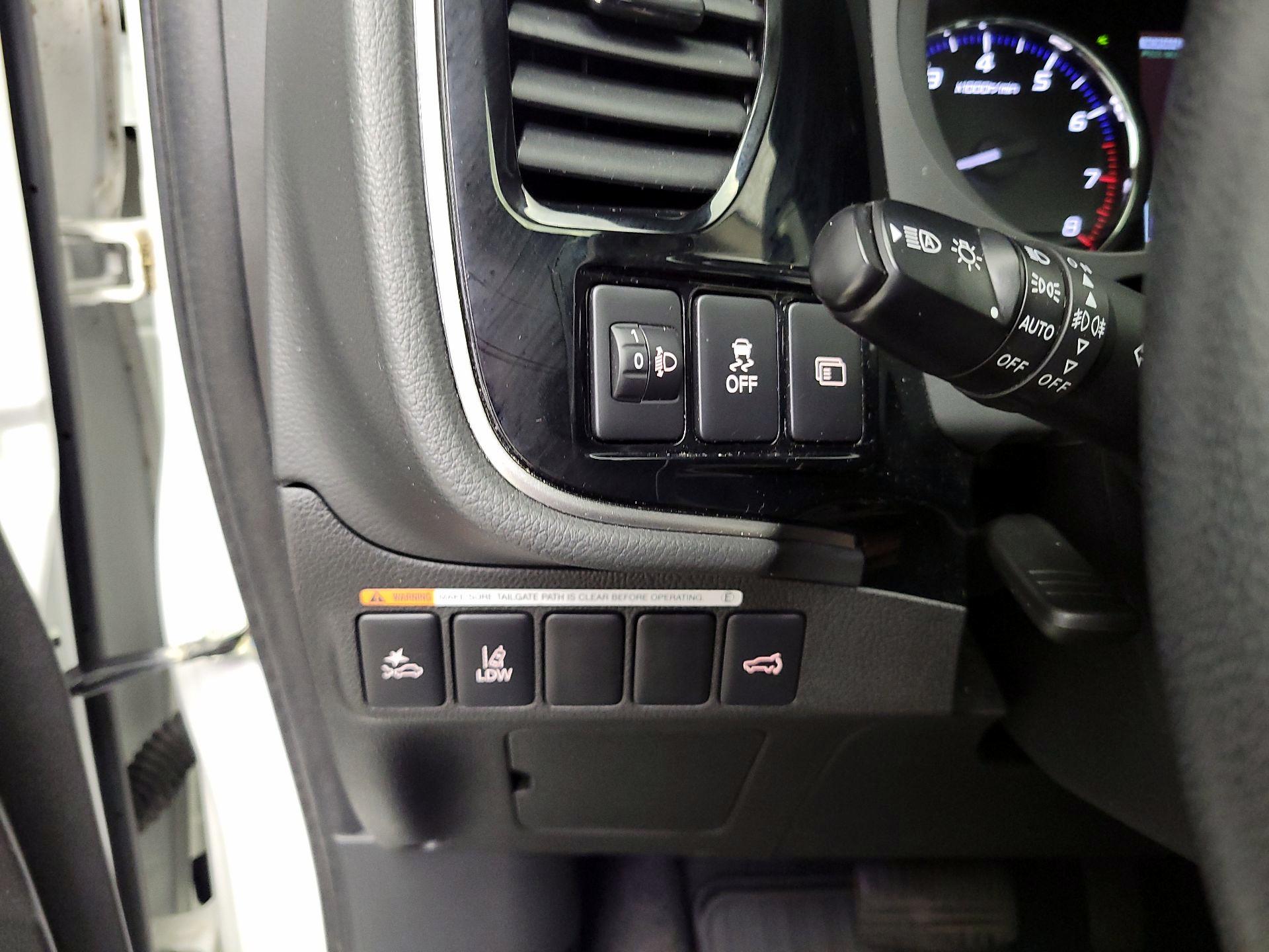 Thumbnail: 2019 Mitsubishi Outlander - 13
