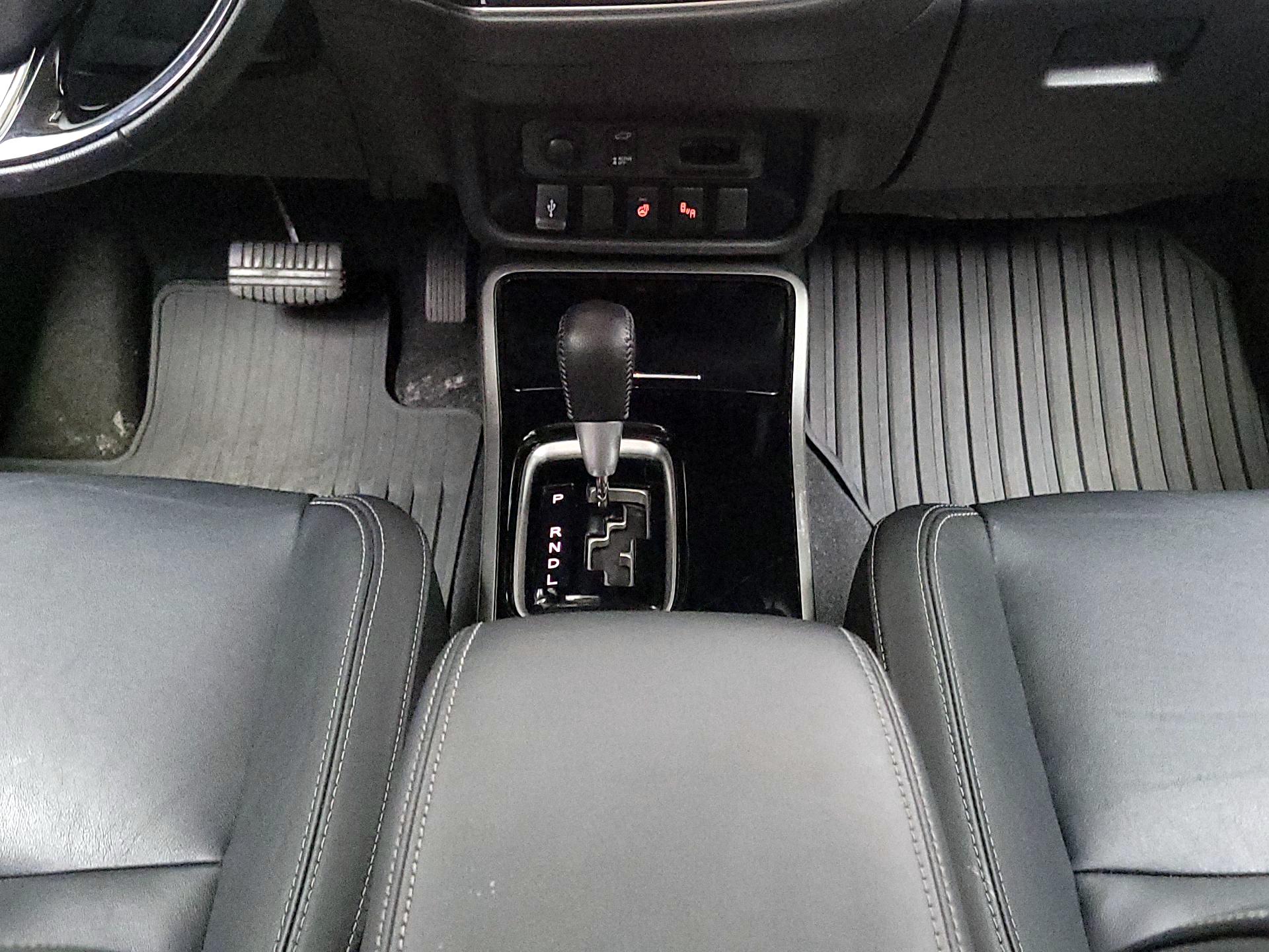 Thumbnail: 2019 Mitsubishi Outlander - 17