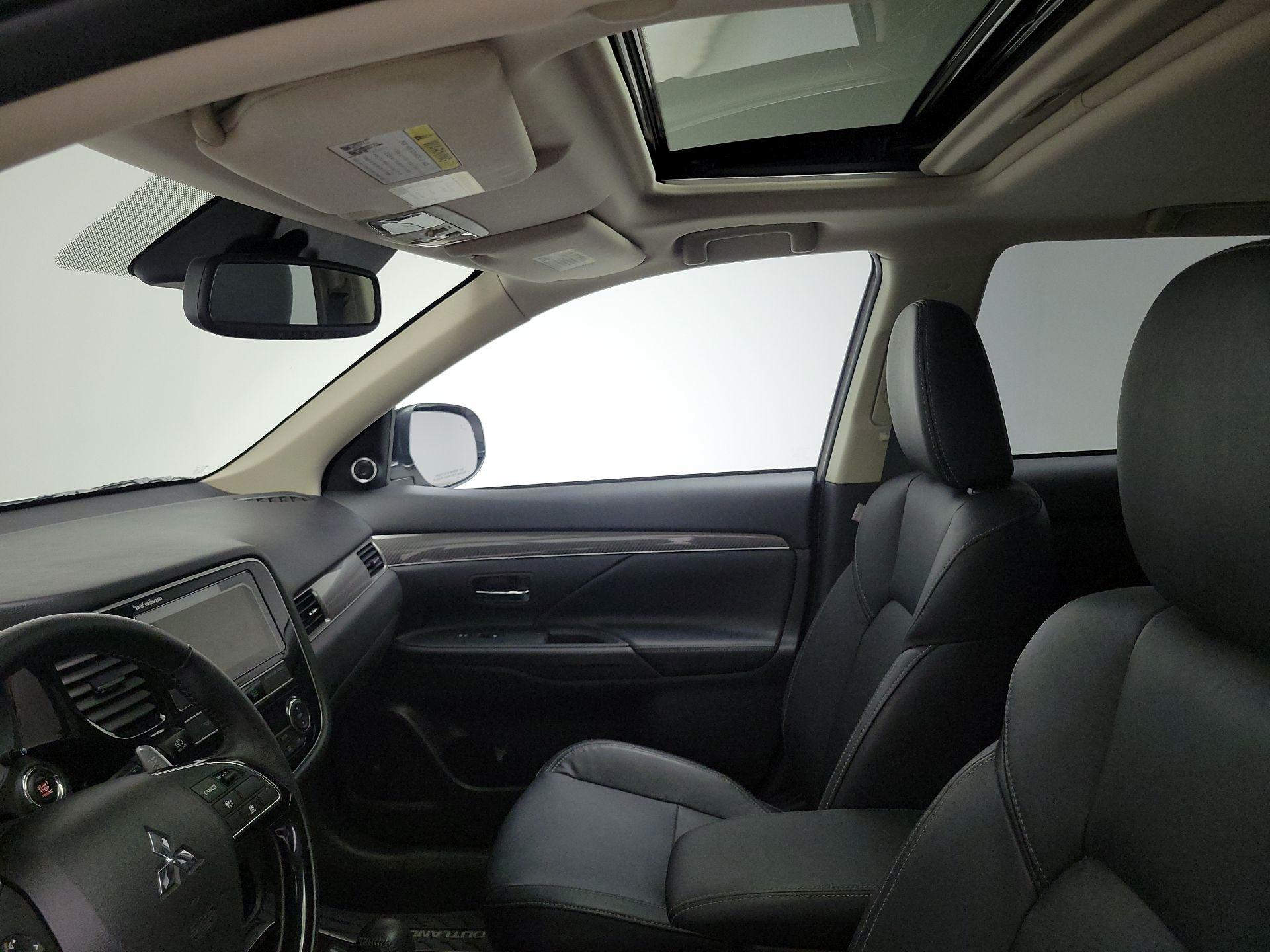 Thumbnail: 2019 Mitsubishi Outlander - 19