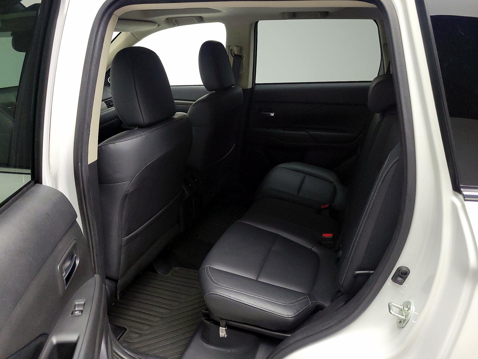 Thumbnail: 2019 Mitsubishi Outlander - 20