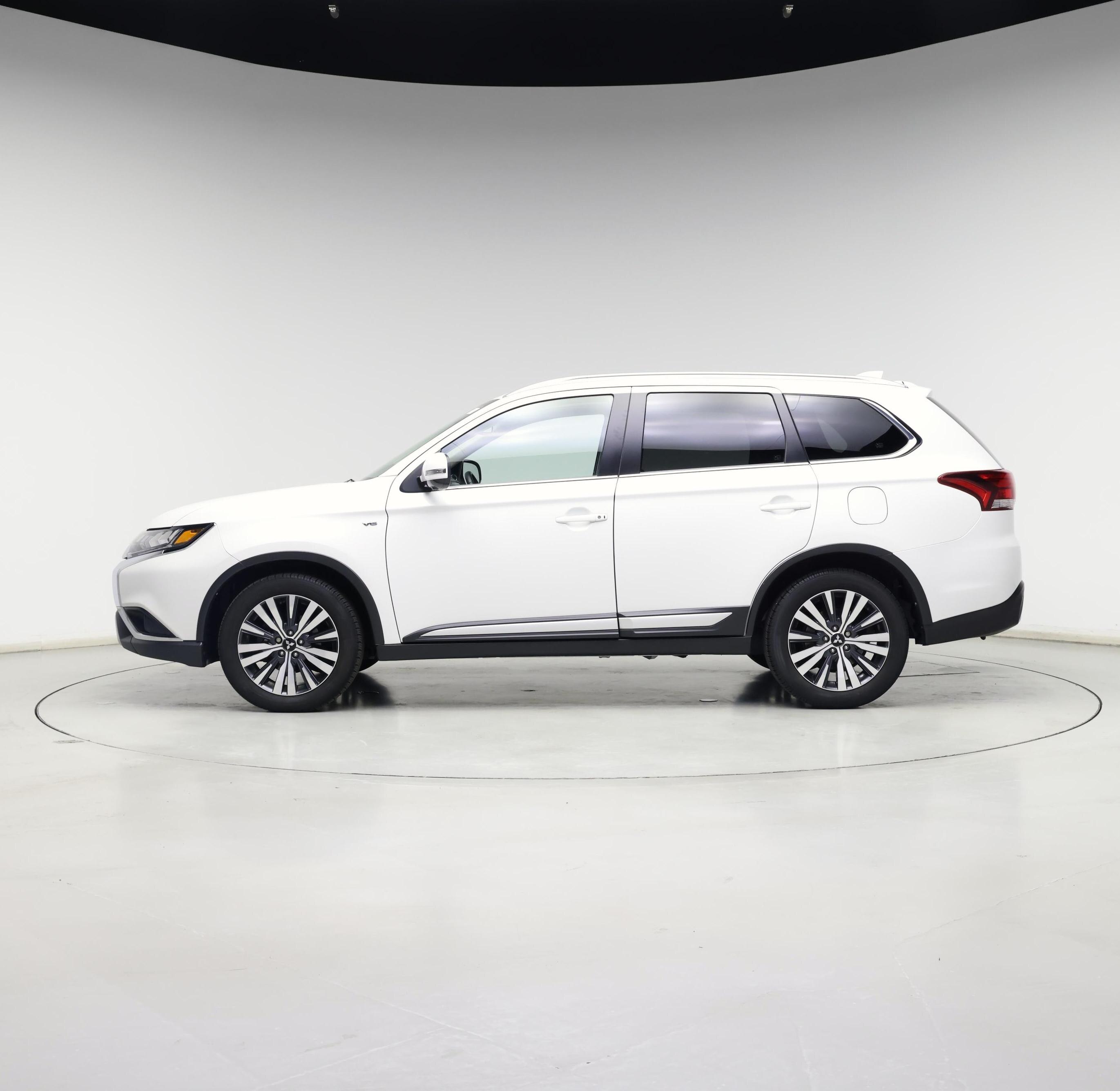 Thumbnail: 2019 Mitsubishi Outlander - 3
