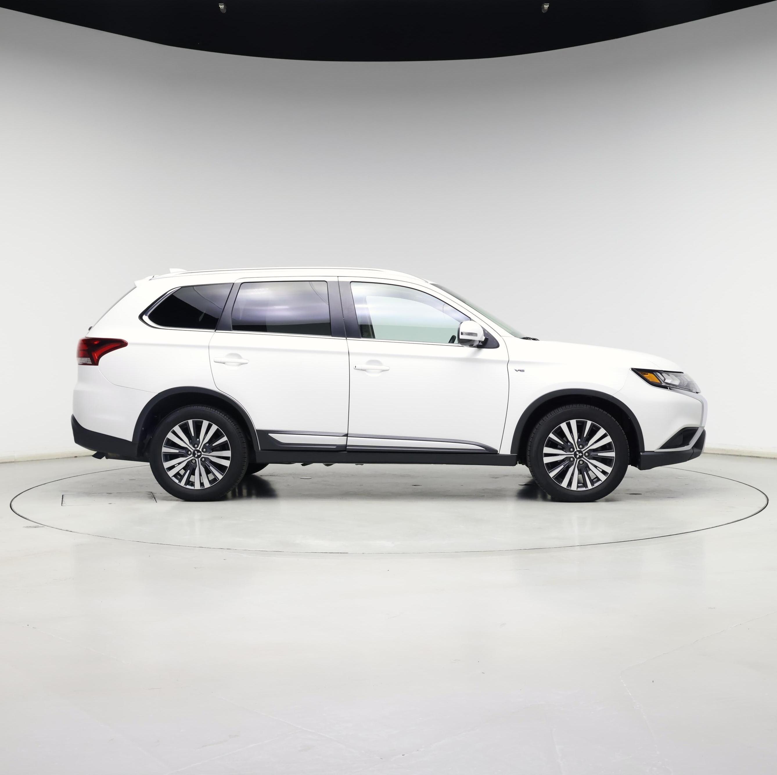 Thumbnail: 2019 Mitsubishi Outlander - 7
