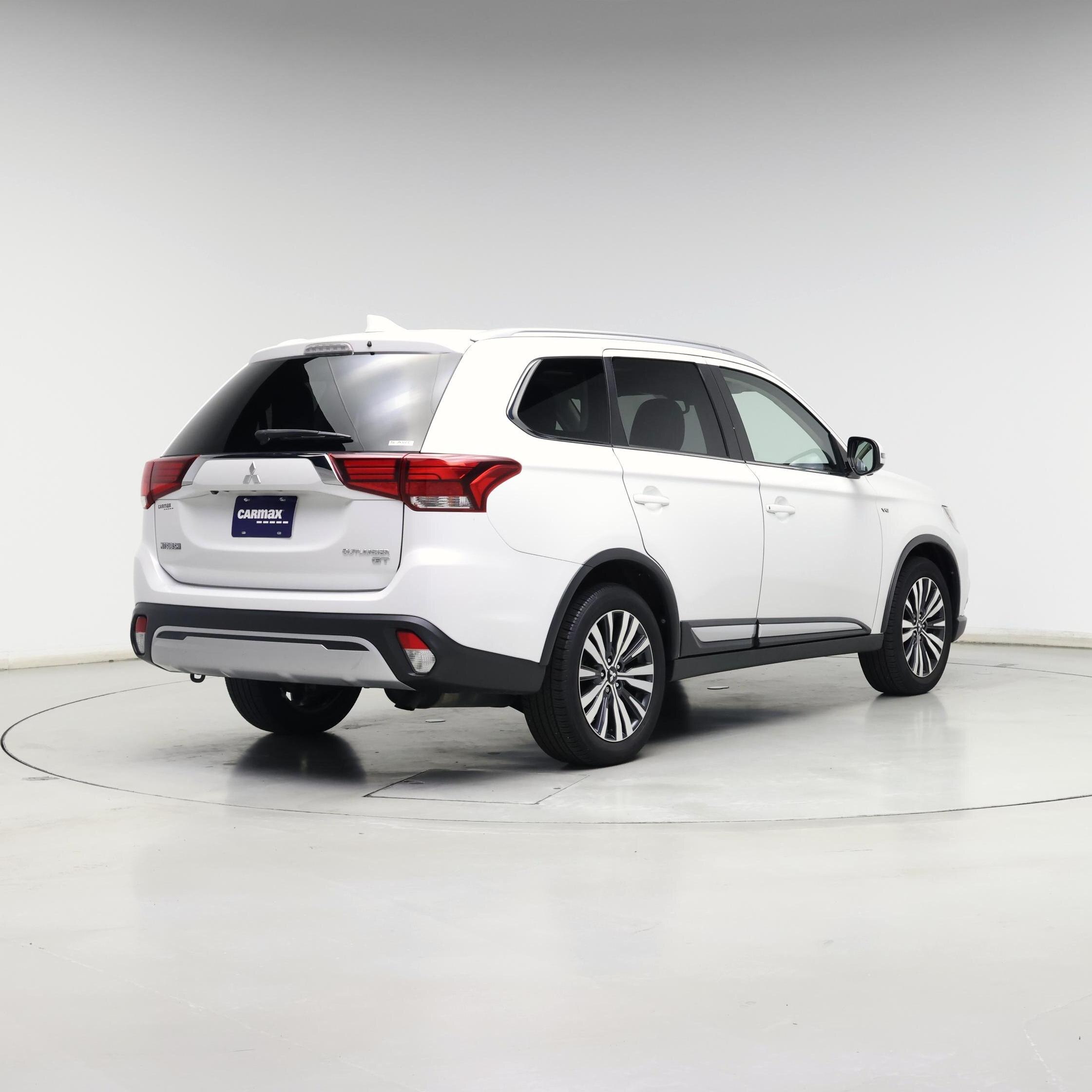 Thumbnail: 2019 Mitsubishi Outlander - 8