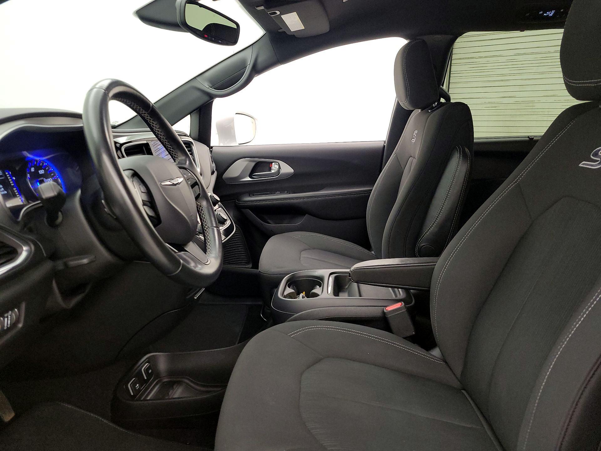 Thumbnail: 2019 Chrysler Pacifica - 11