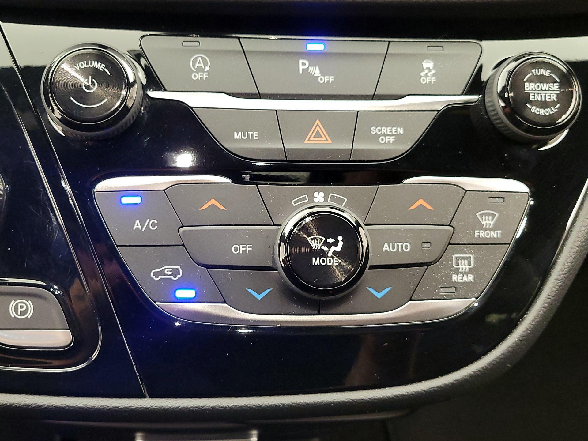 Thumbnail: 2019 Chrysler Pacifica - 17