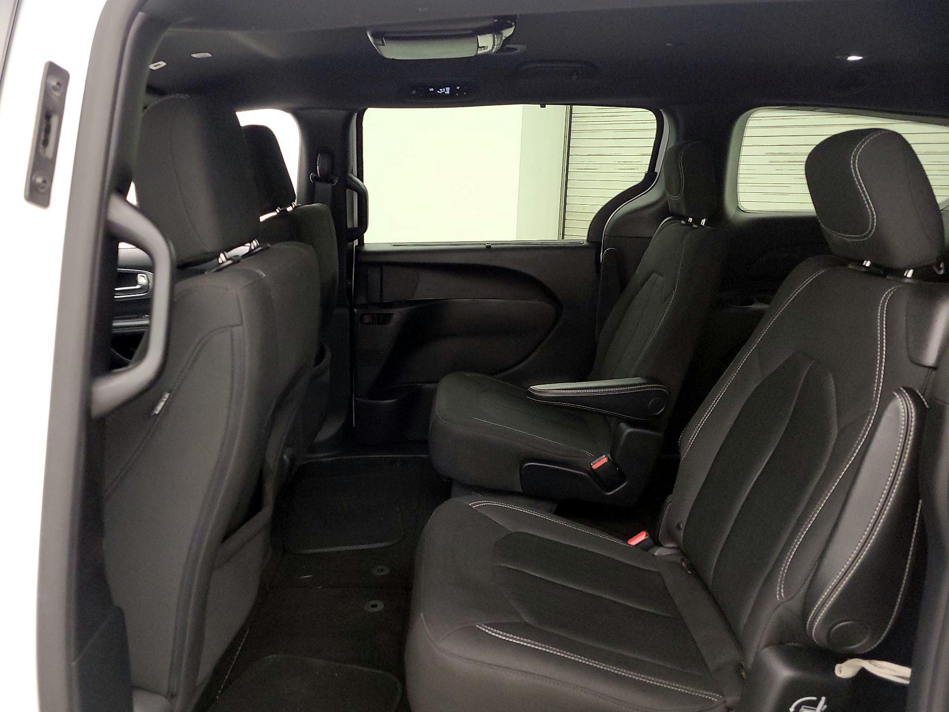 Thumbnail: 2019 Chrysler Pacifica - 20