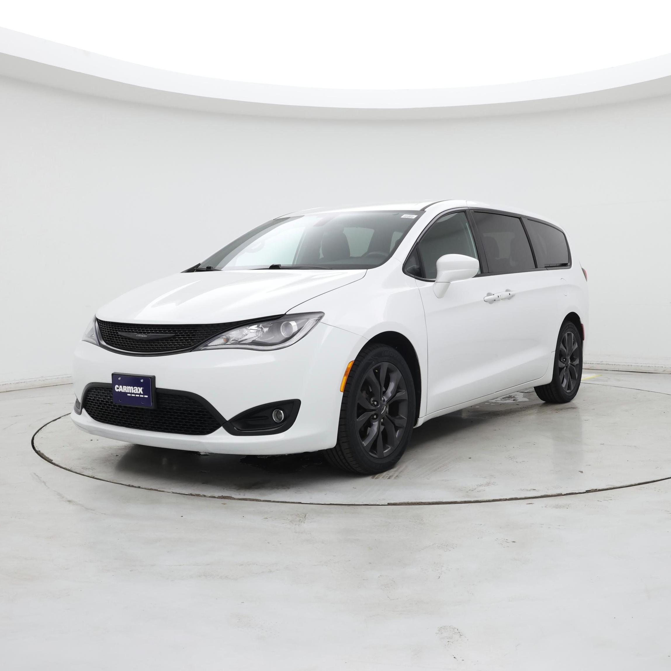 Thumbnail: 2019 Chrysler Pacifica - 4