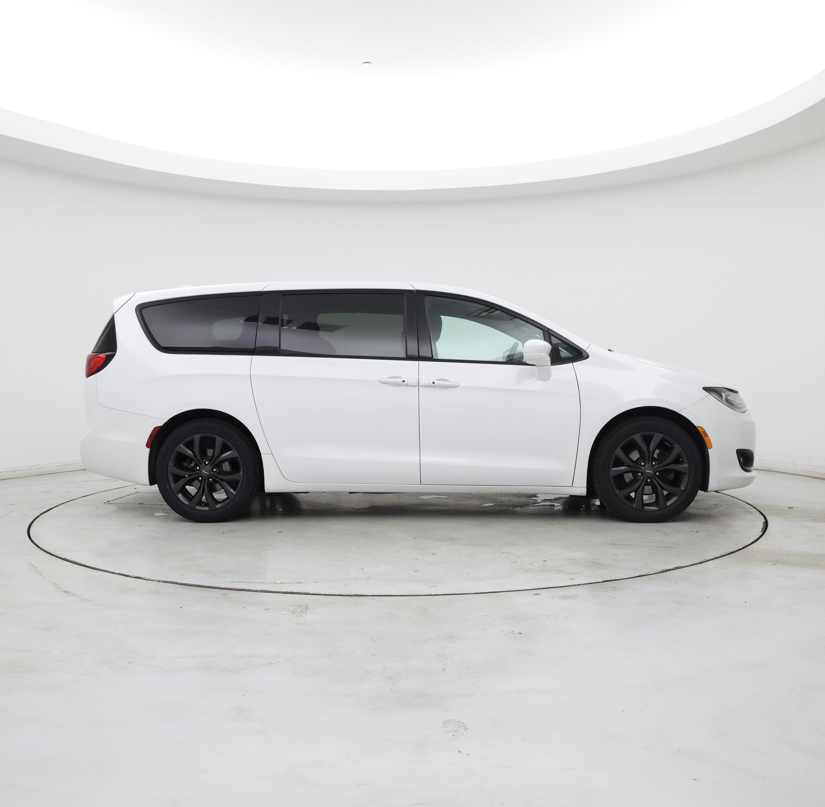 Thumbnail: 2019 Chrysler Pacifica - 7