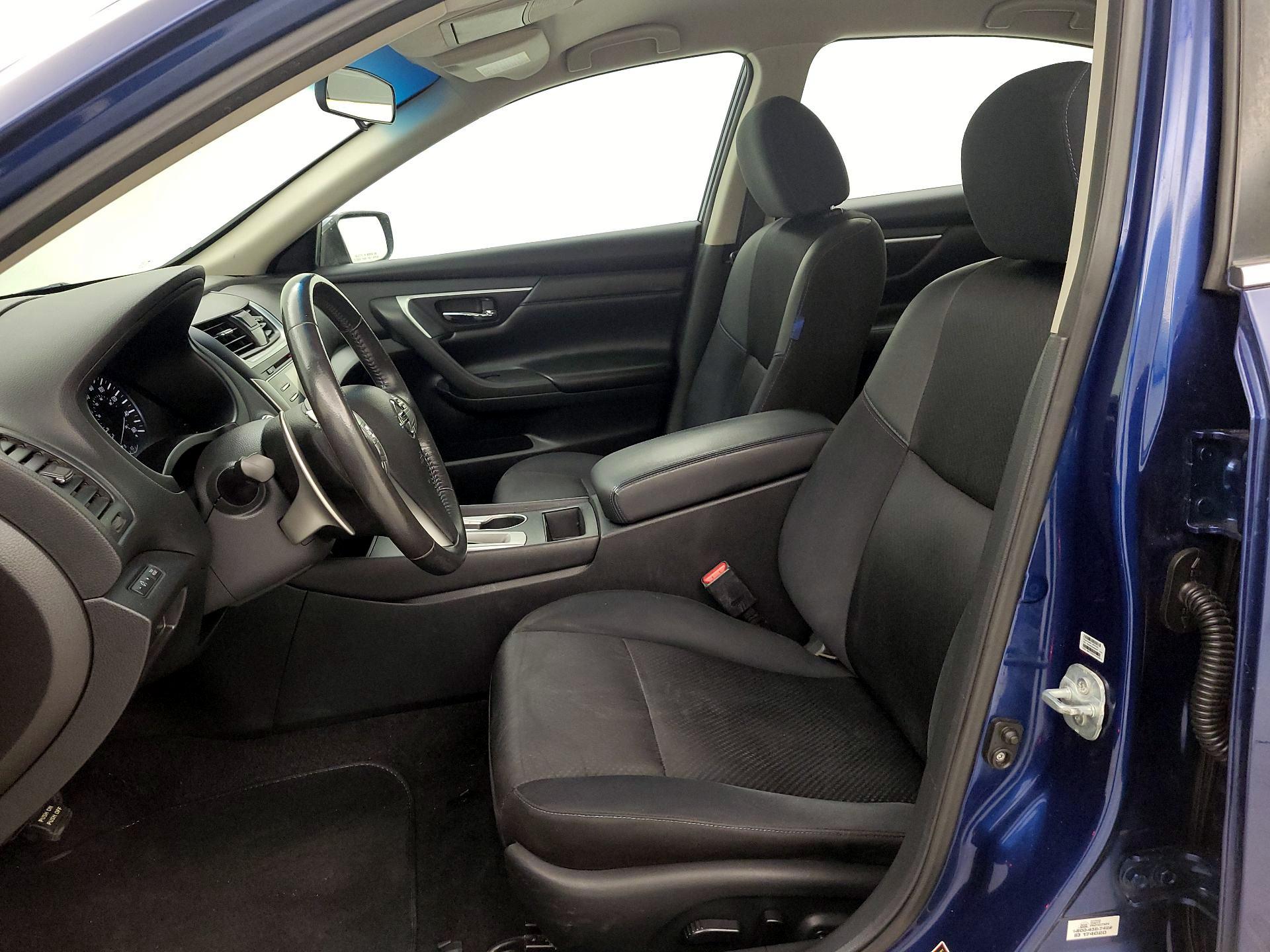 Thumbnail: 2016 Nissan Altima - 11