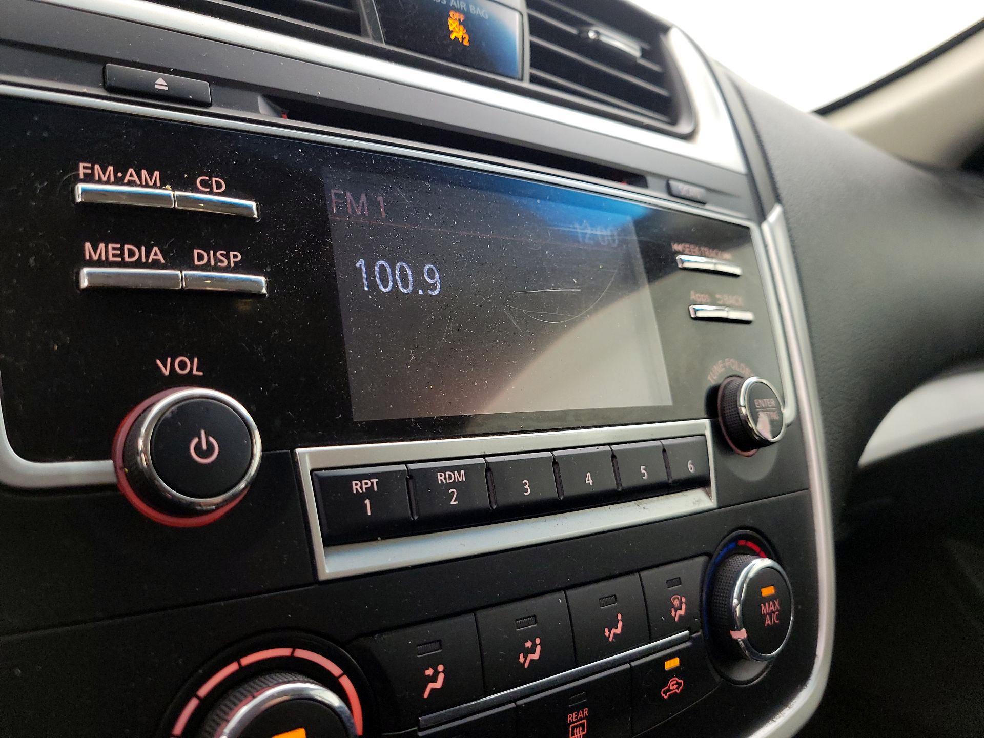Thumbnail: 2016 Nissan Altima - 15