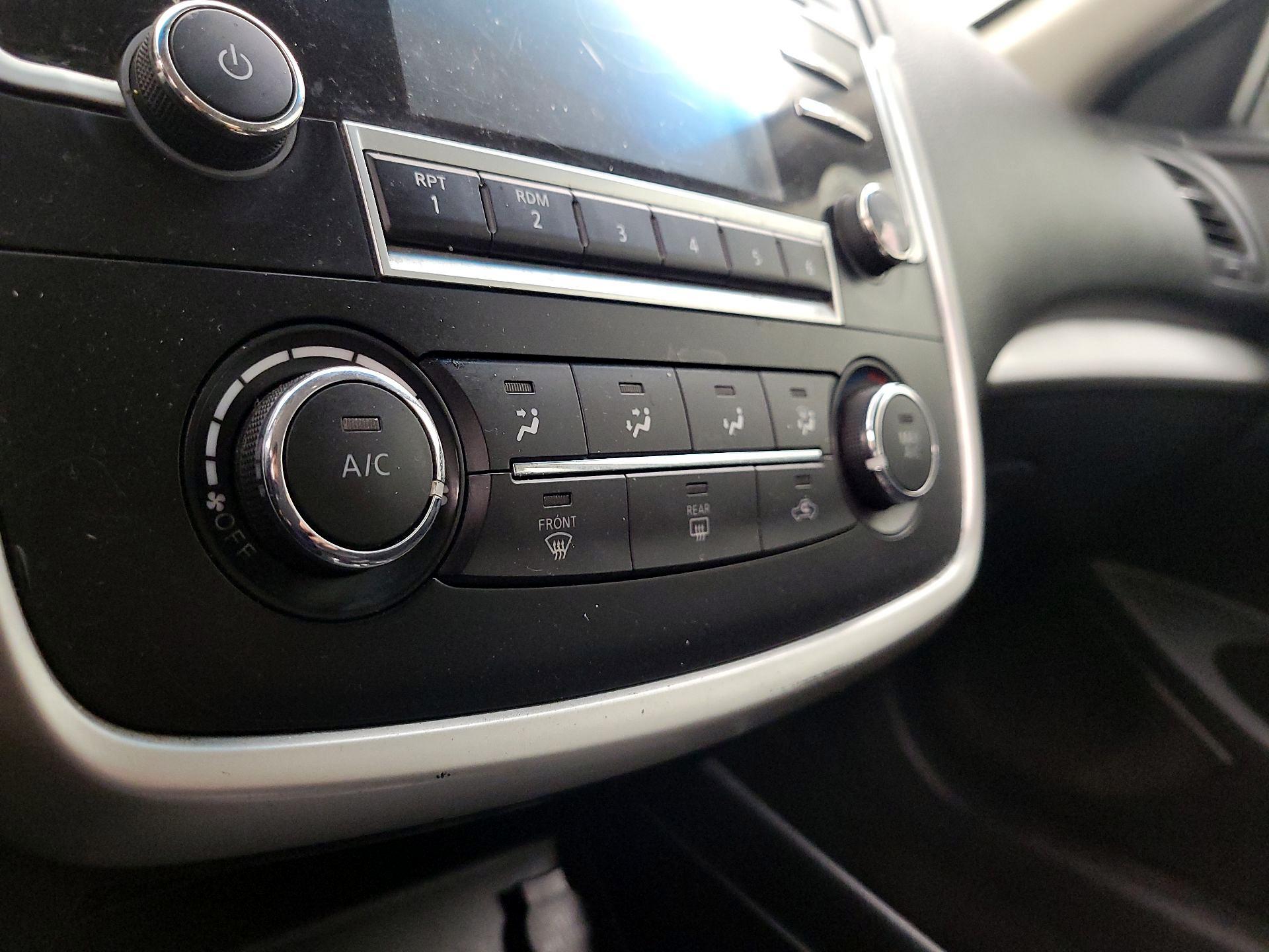 Thumbnail: 2016 Nissan Altima - 16