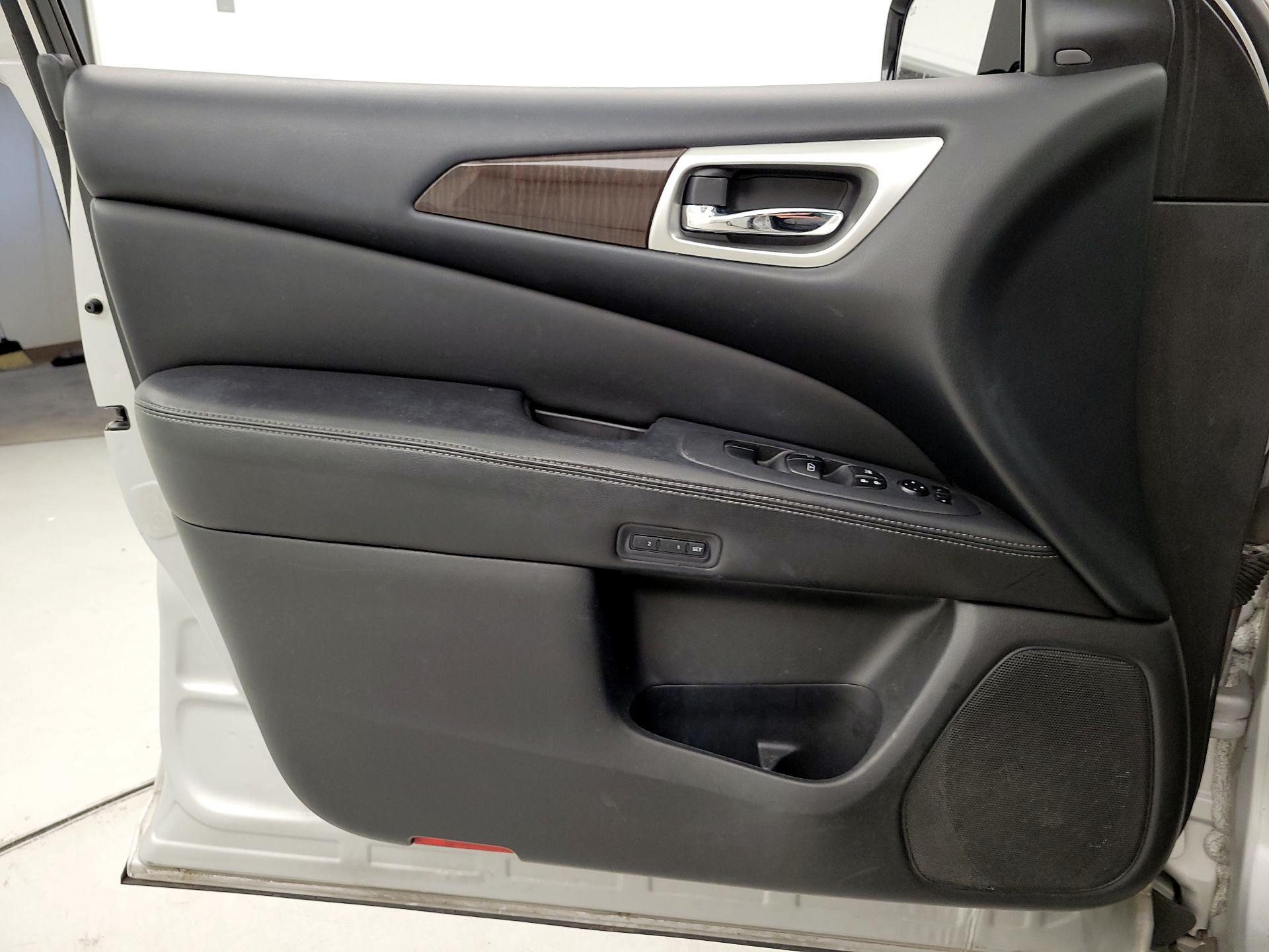 Thumbnail: 2015 Nissan Pathfinder - 12
