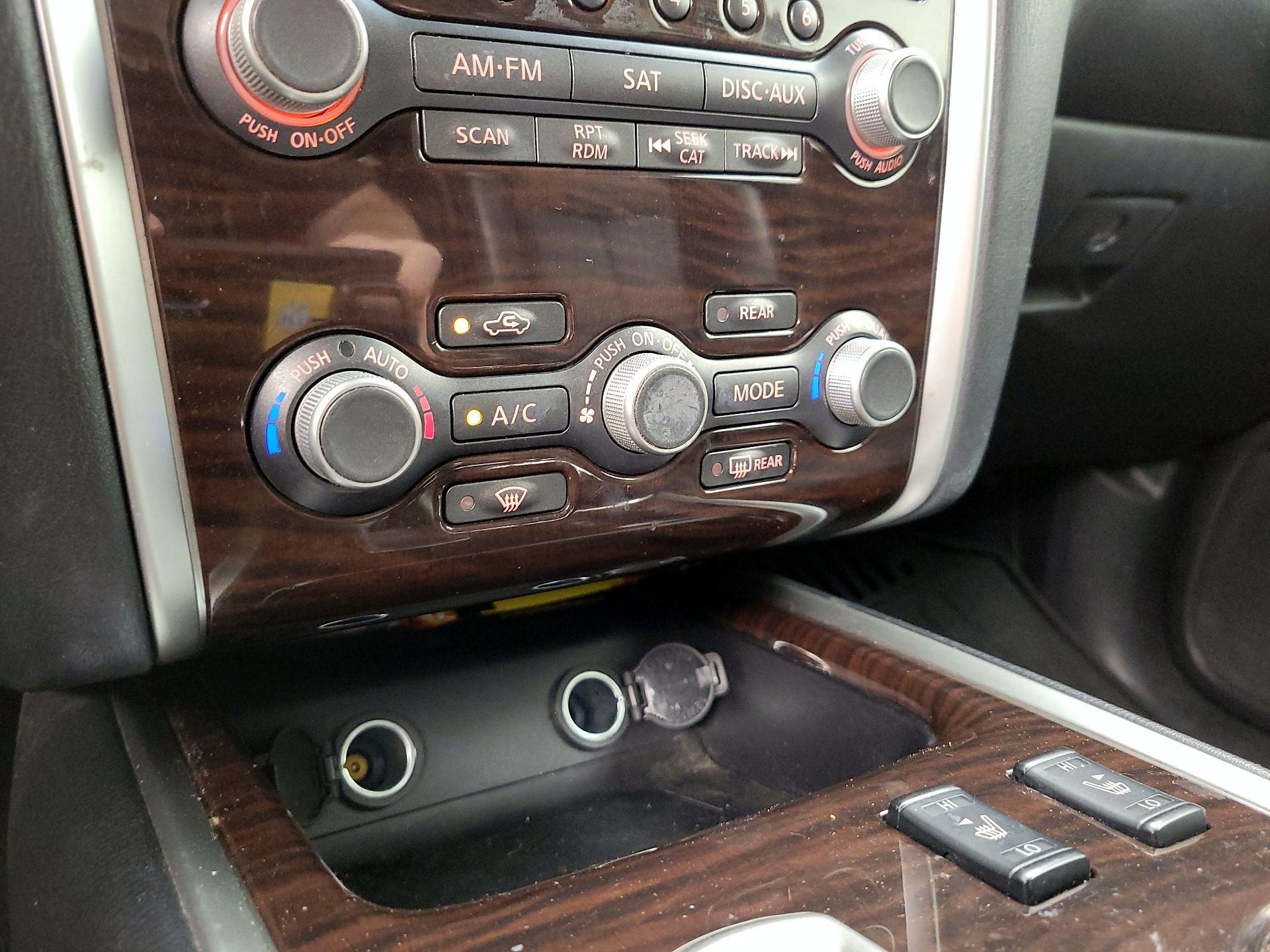 Thumbnail: 2015 Nissan Pathfinder - 17