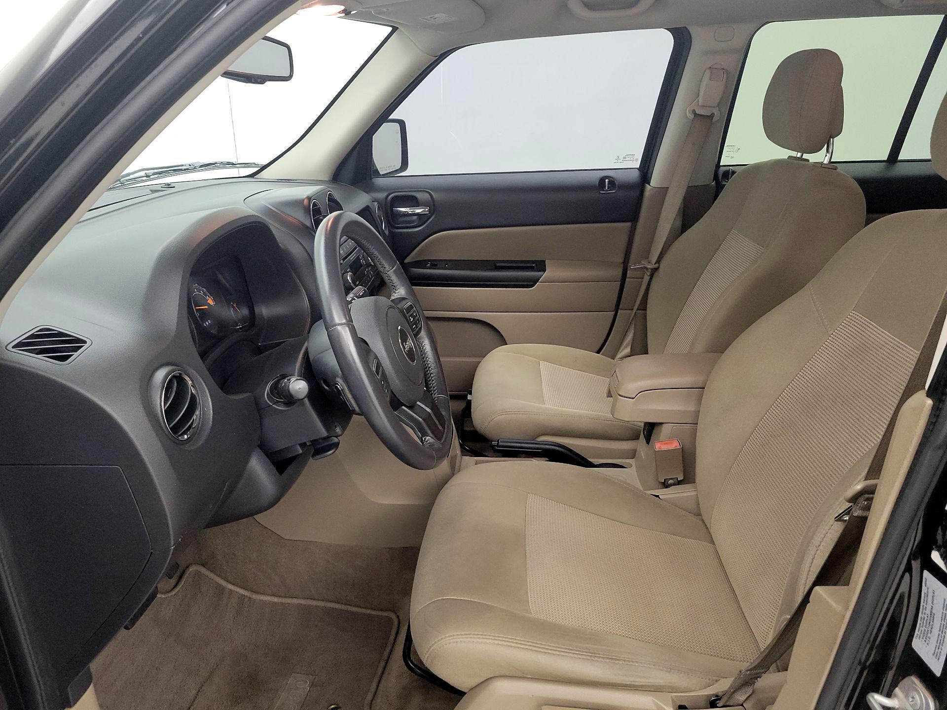Thumbnail: 2016 Jeep Patriot - 11