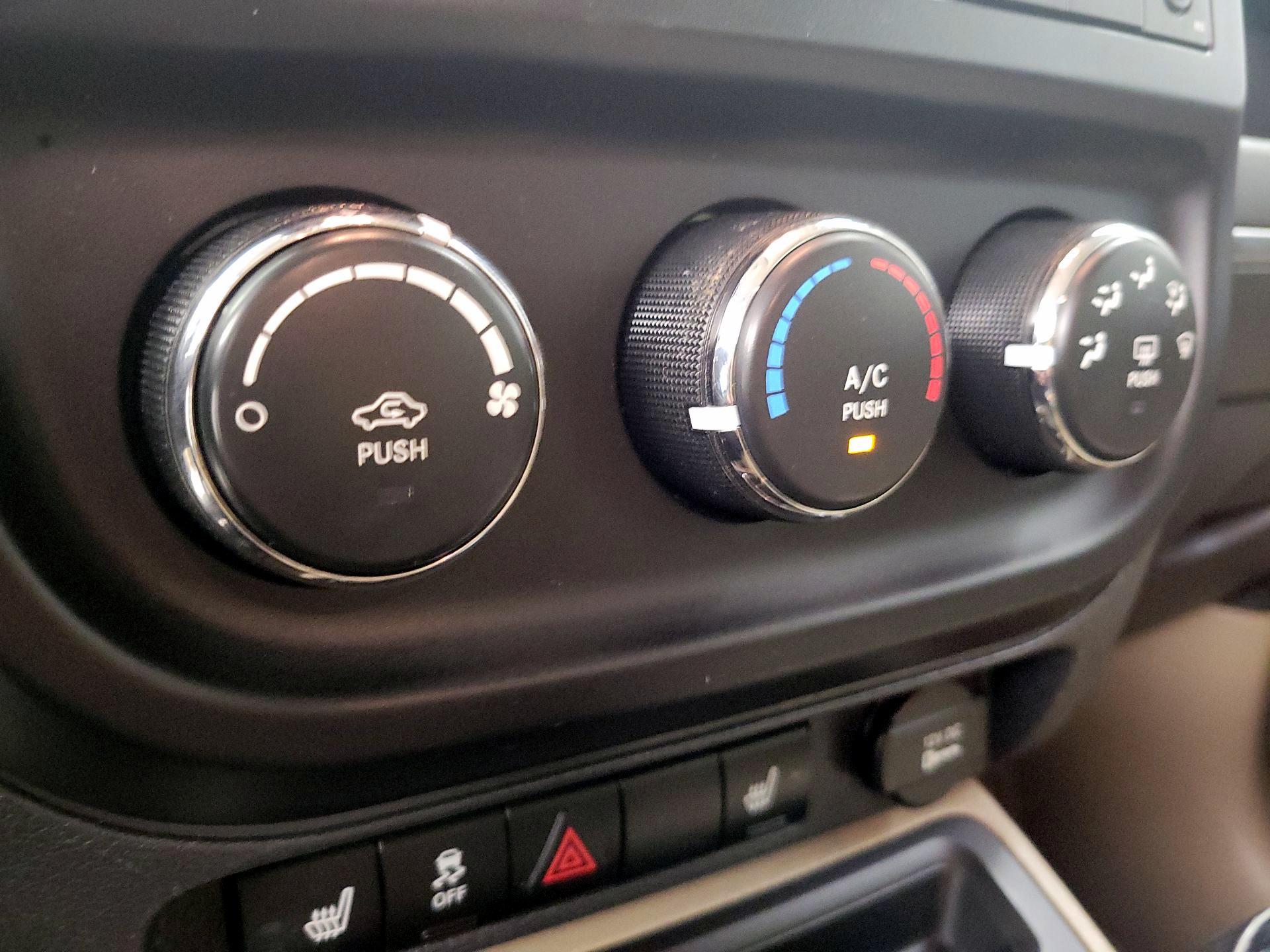 Thumbnail: 2016 Jeep Patriot - 14