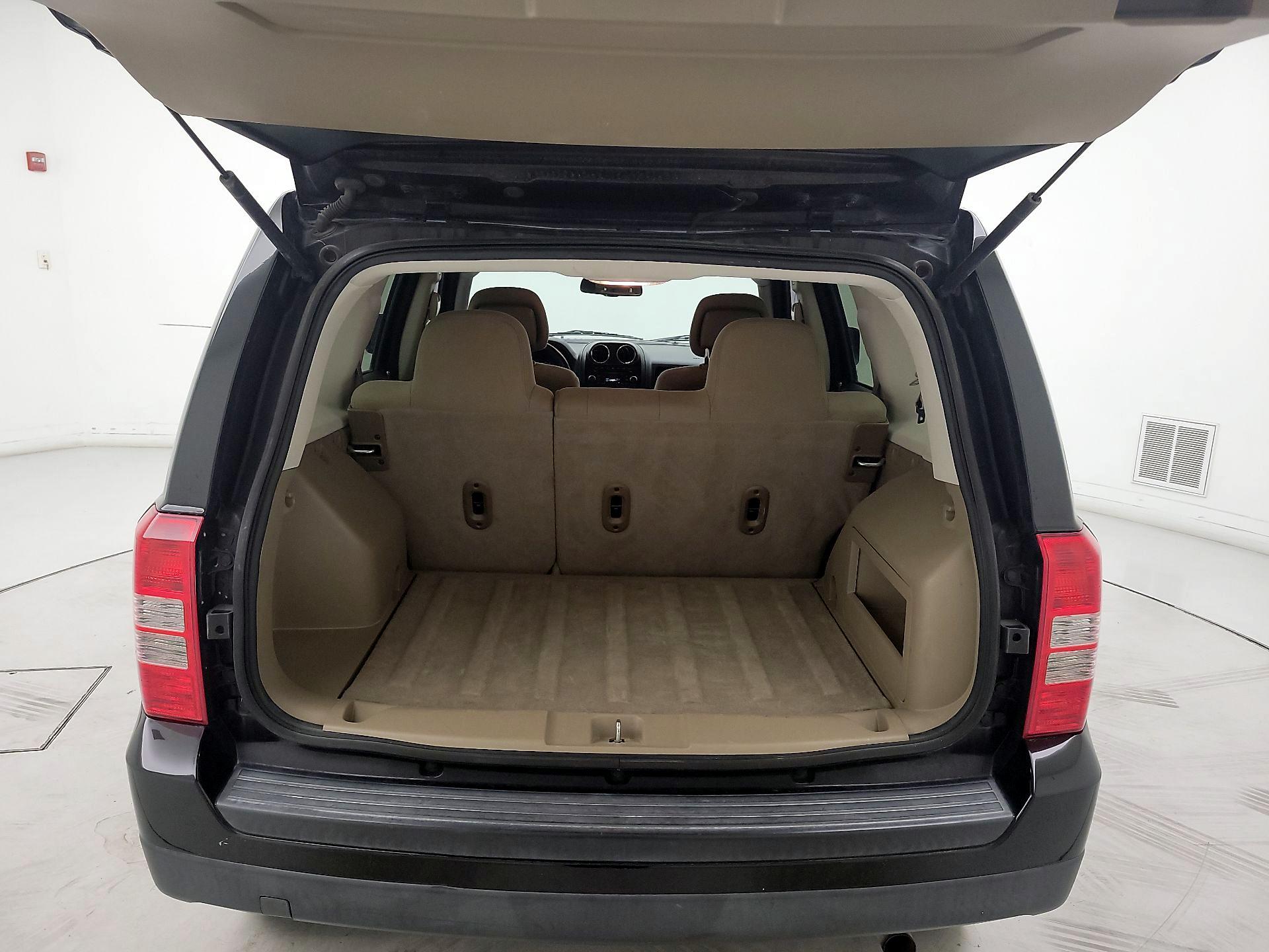 Thumbnail: 2016 Jeep Patriot - 17