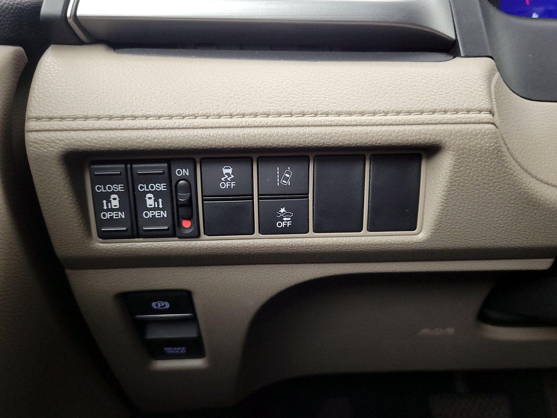 Thumbnail: 2019 Honda Odyssey - 13